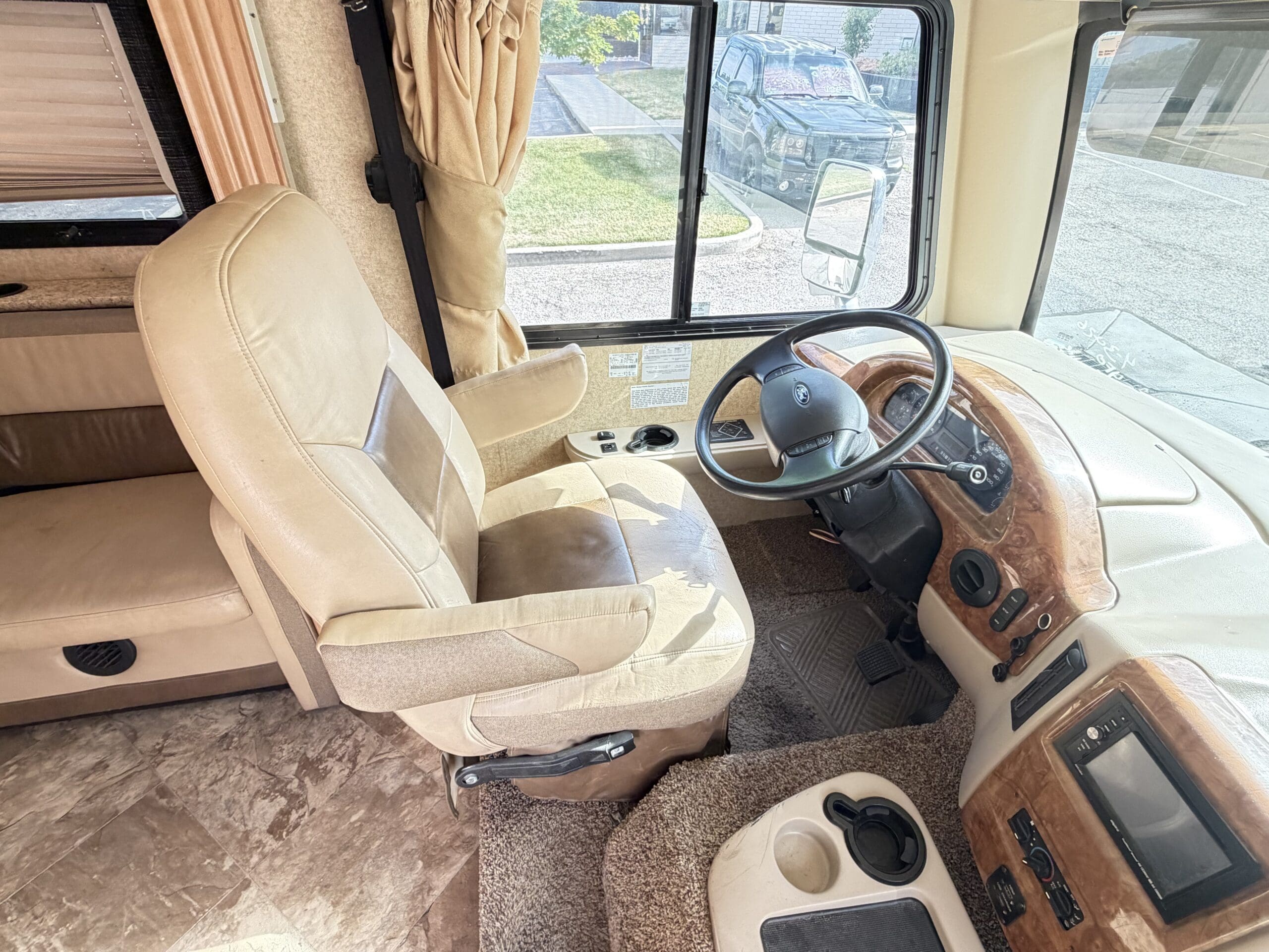 2015 Thor A.C.E 29.3 Slide & Low Miles - Image 28
