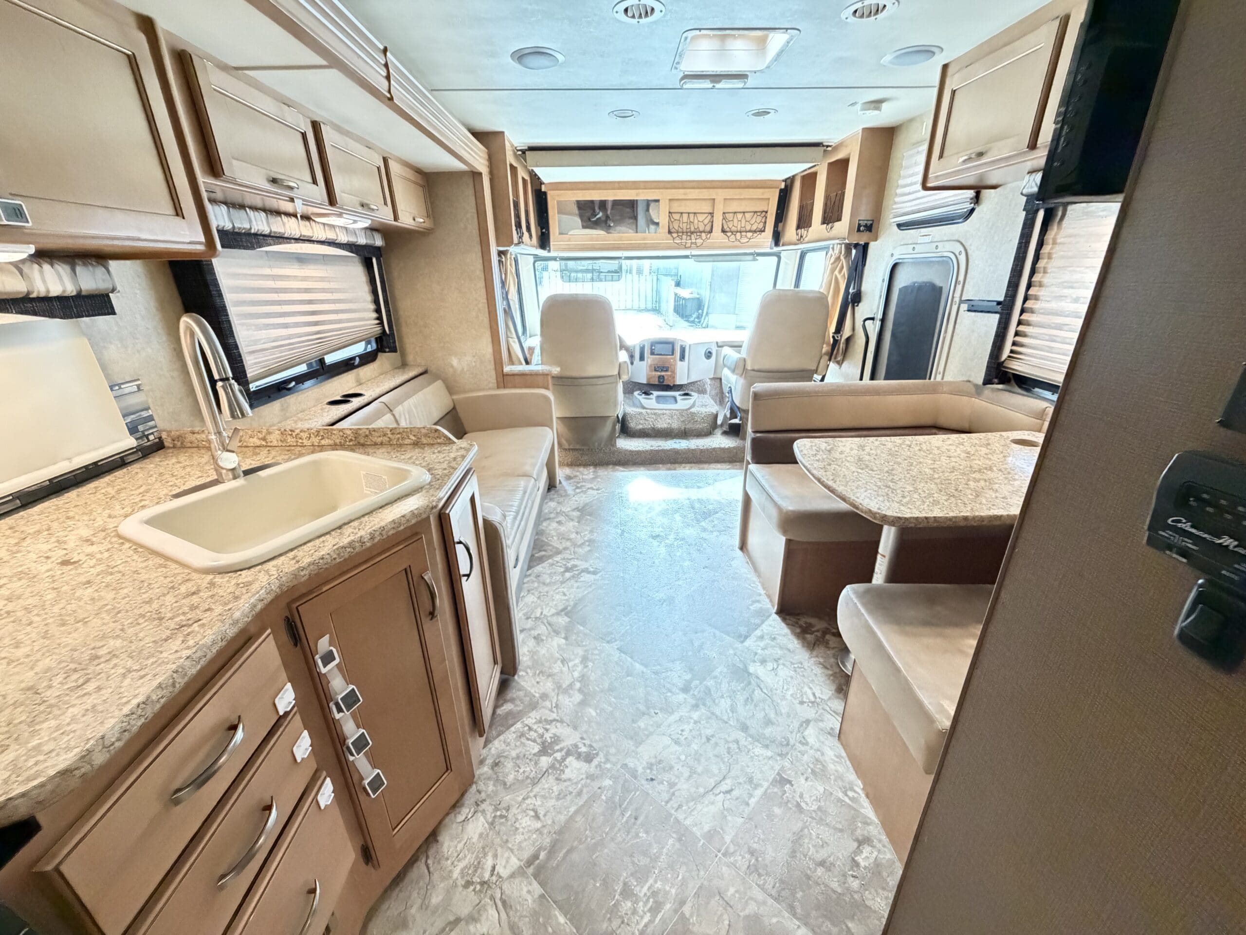 2015 Thor A.C.E 29.3 Slide & Low Miles - Image 22