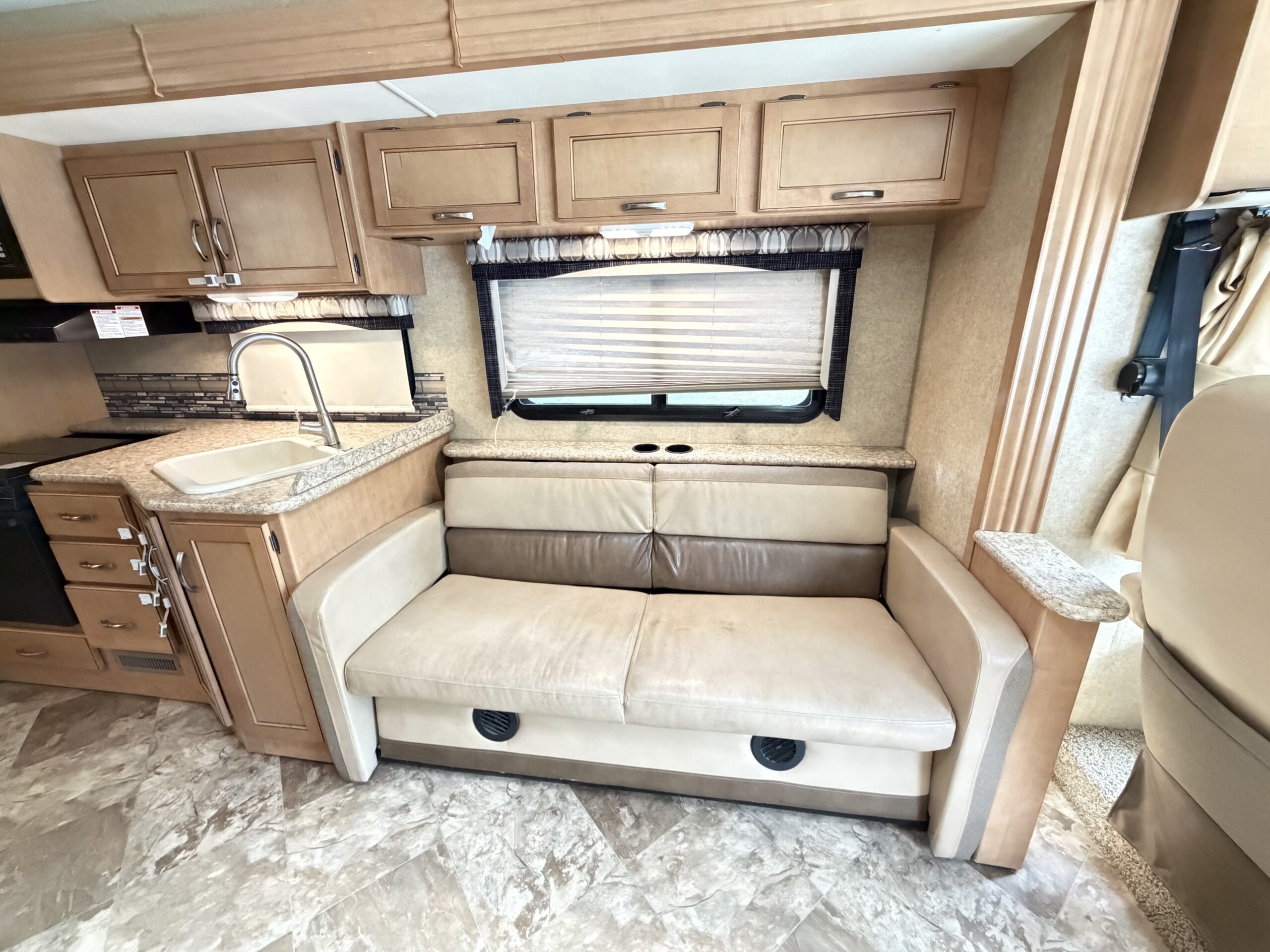 2015 Thor A.C.E 29.3 Slide & Low Miles - Image 31