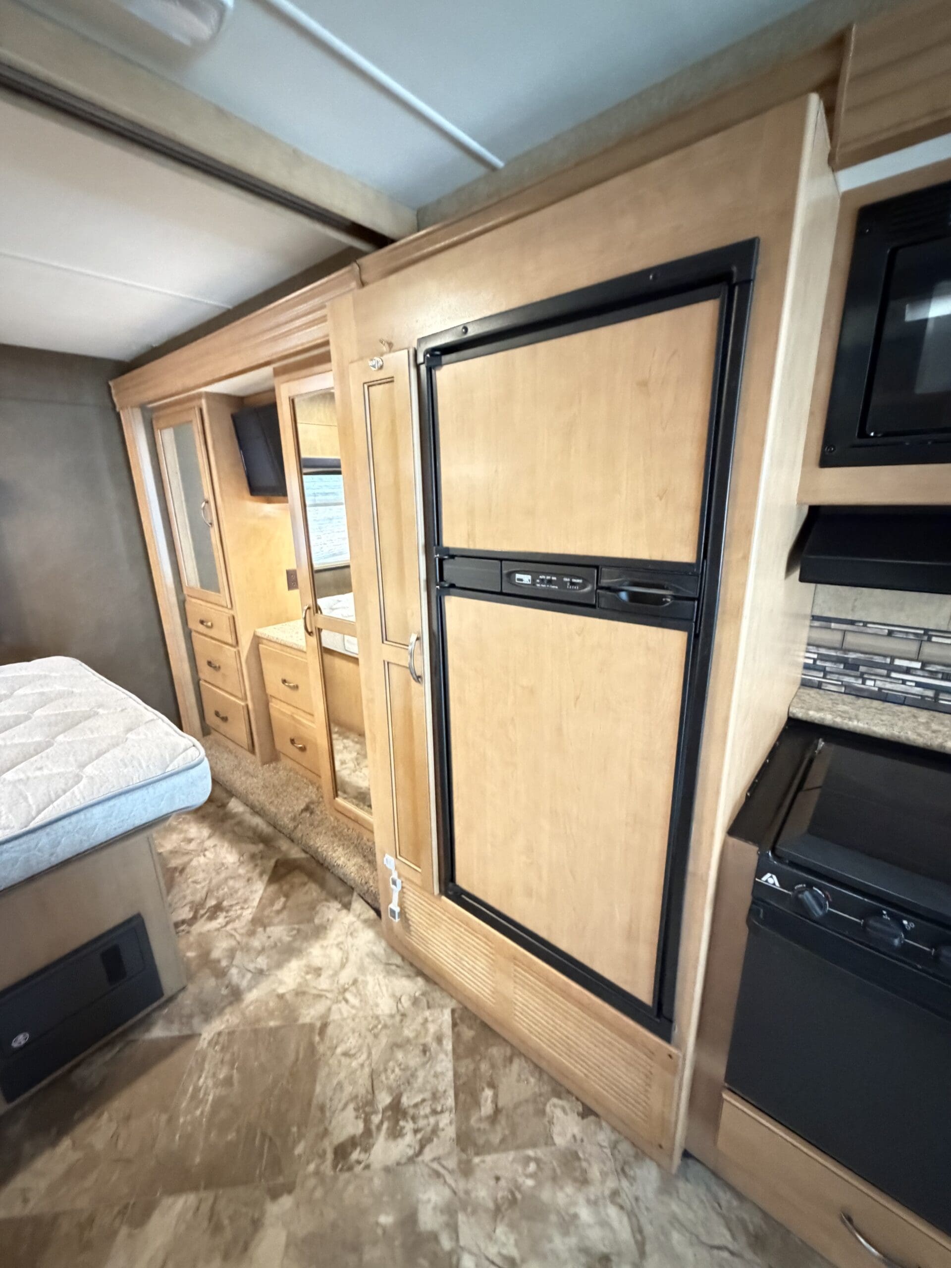 2015 Thor A.C.E 29.3 Slide & Low Miles - Image 36
