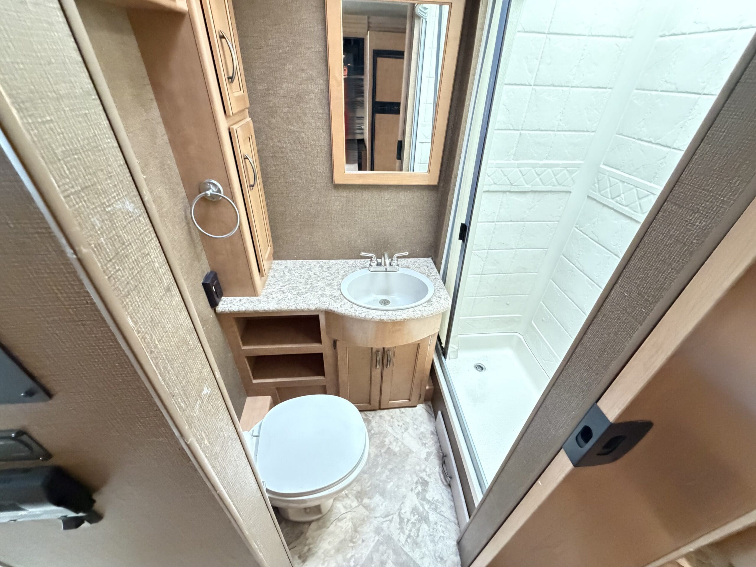 2015 Thor A.C.E 29.3 Slide & Low Miles - Image 39
