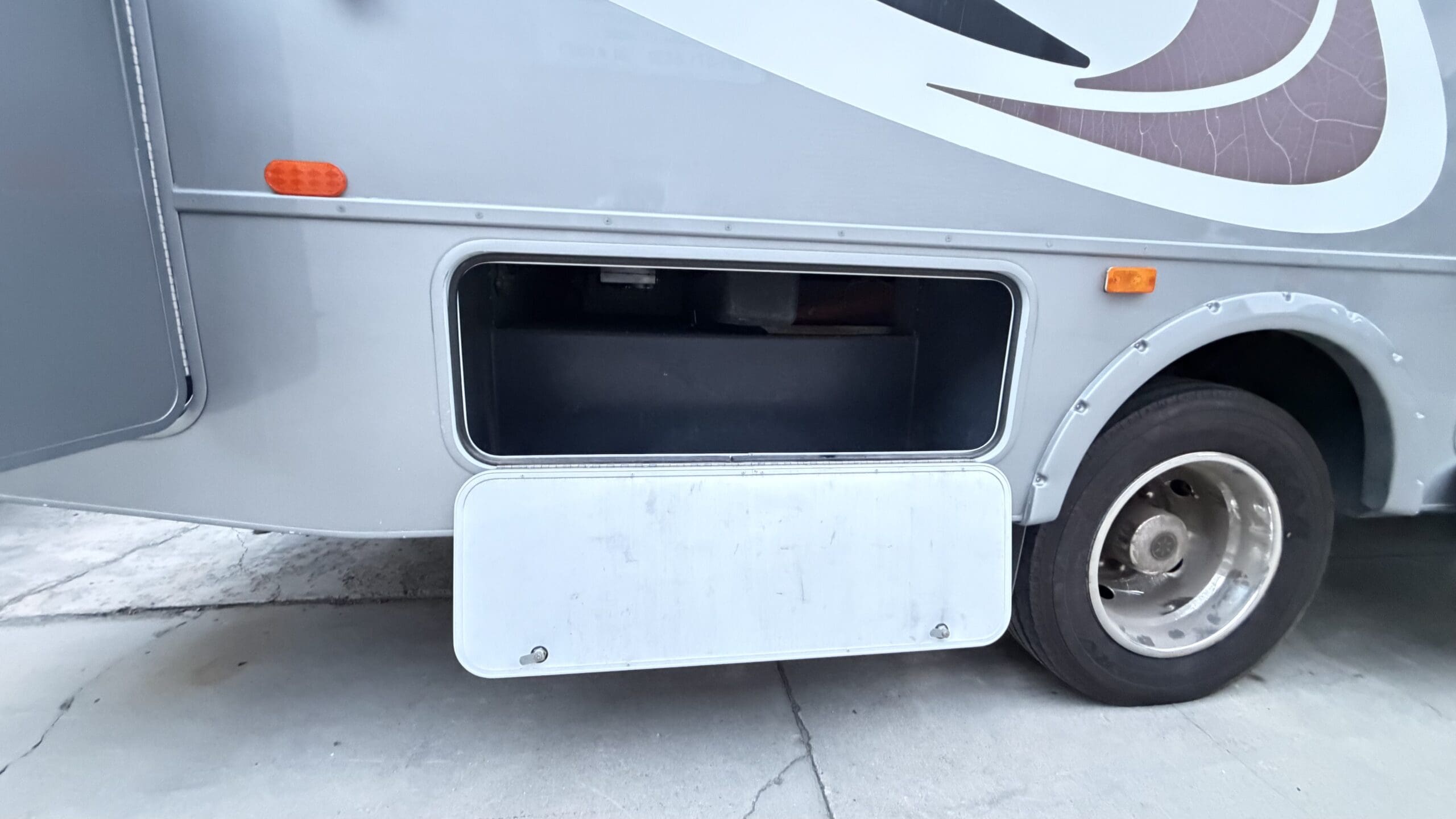2013 Fleetwood Storm 28MS with Slide - Image 18