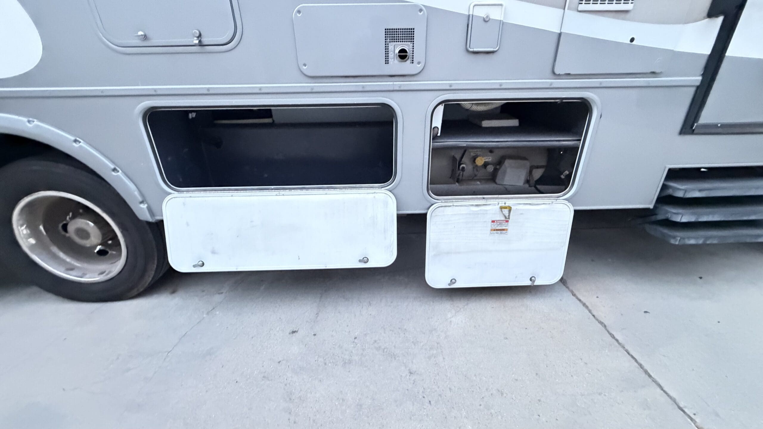 2013 Fleetwood Storm 28MS with Slide - Image 19