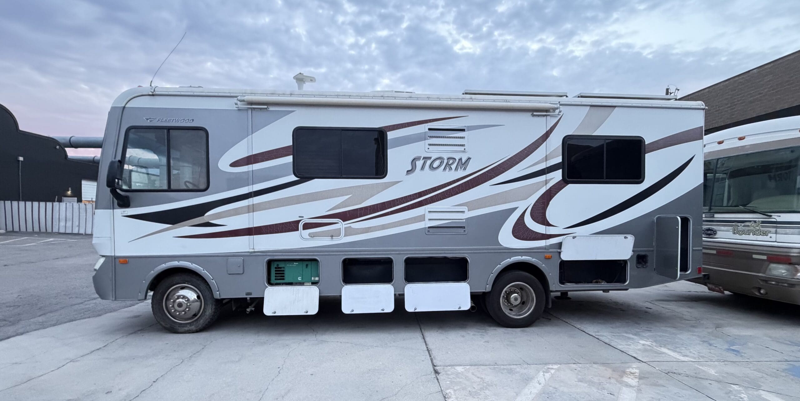 2013 Fleetwood Storm 28MS with Slide - Image 4