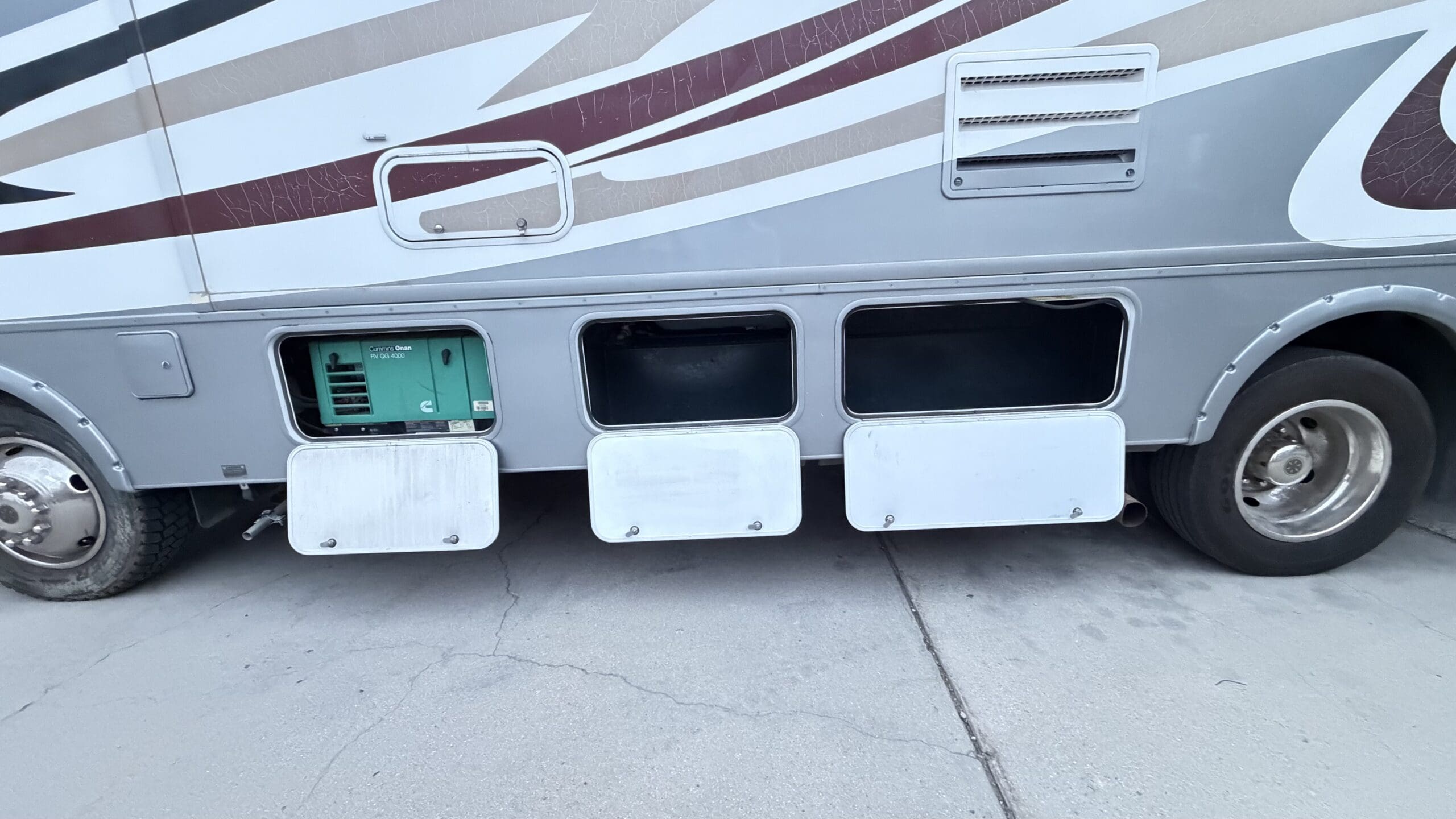 2013 Fleetwood Storm 28MS with Slide - Image 5