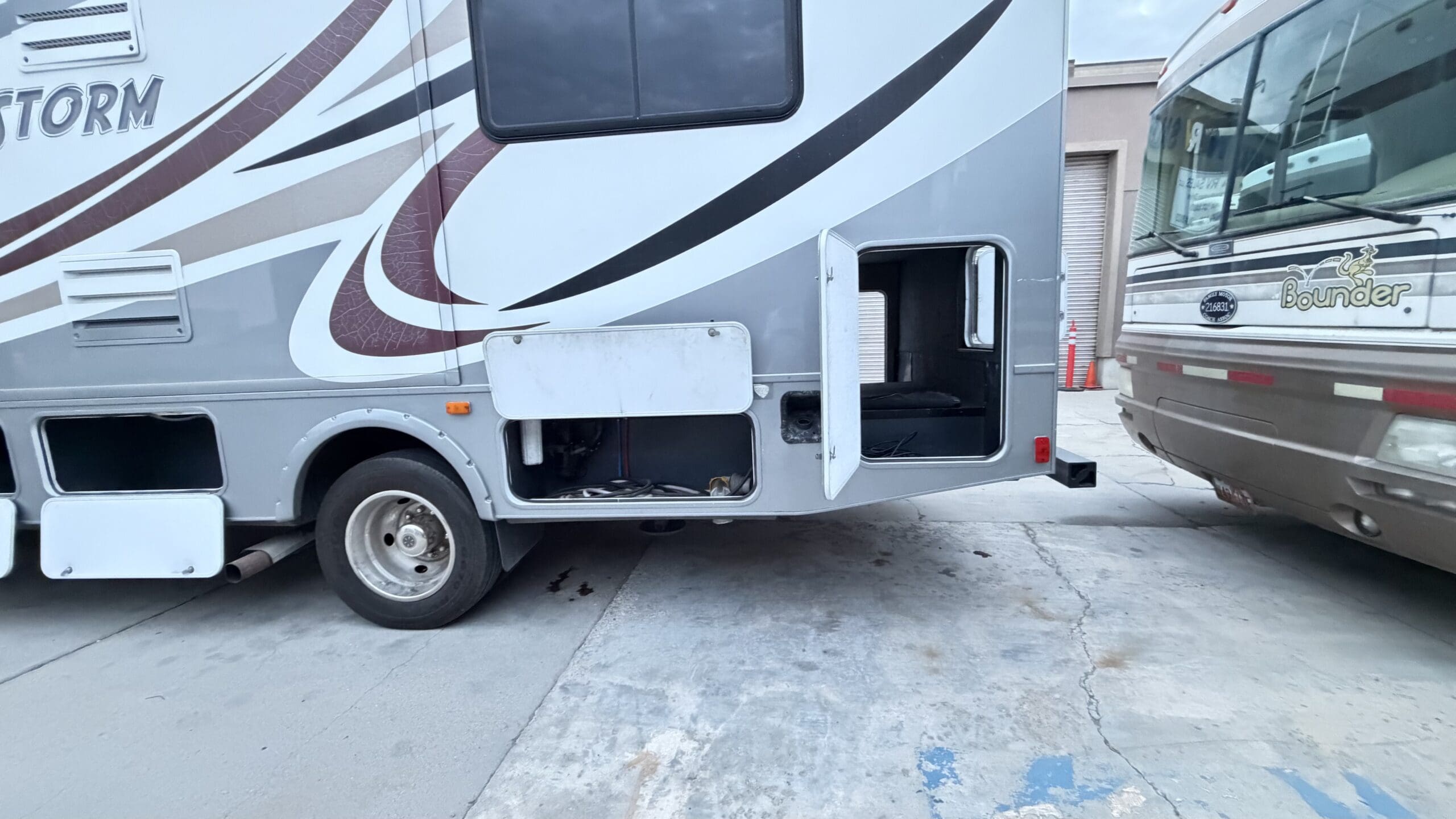 2013 Fleetwood Storm 28MS with Slide - Image 7
