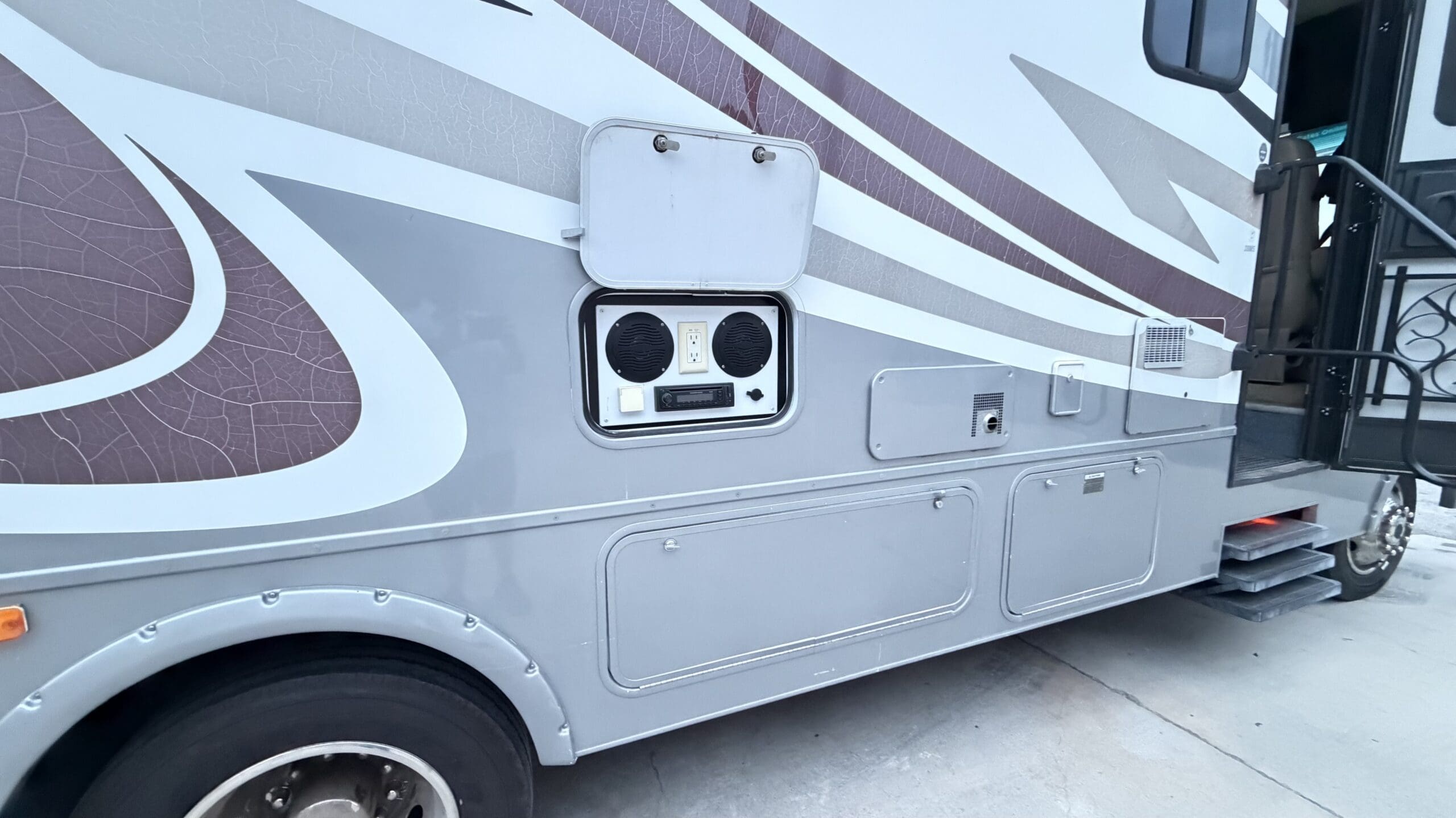 2013 Fleetwood Storm 28MS with Slide - Image 20