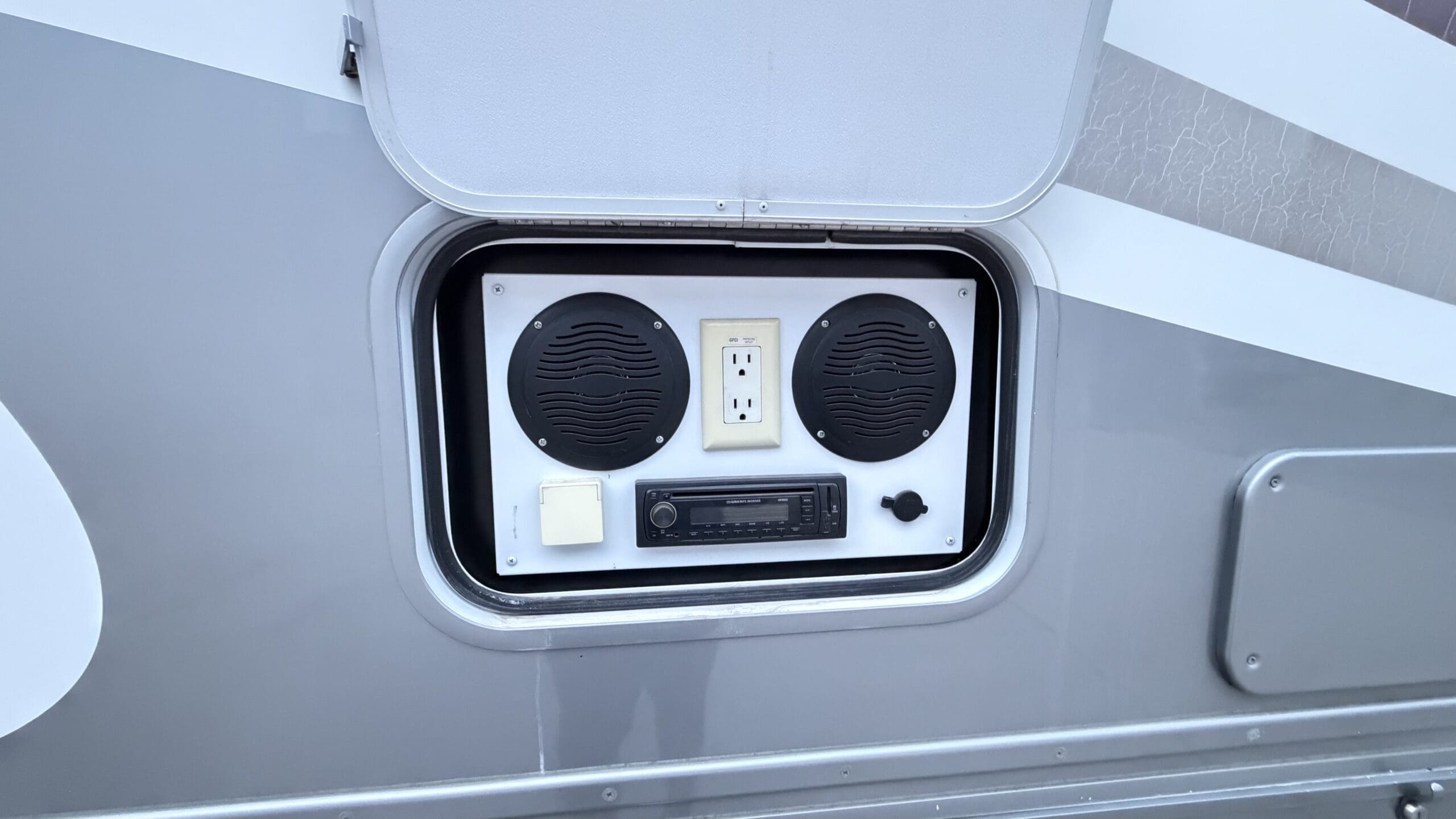 2013 Fleetwood Storm 28MS with Slide - Image 21