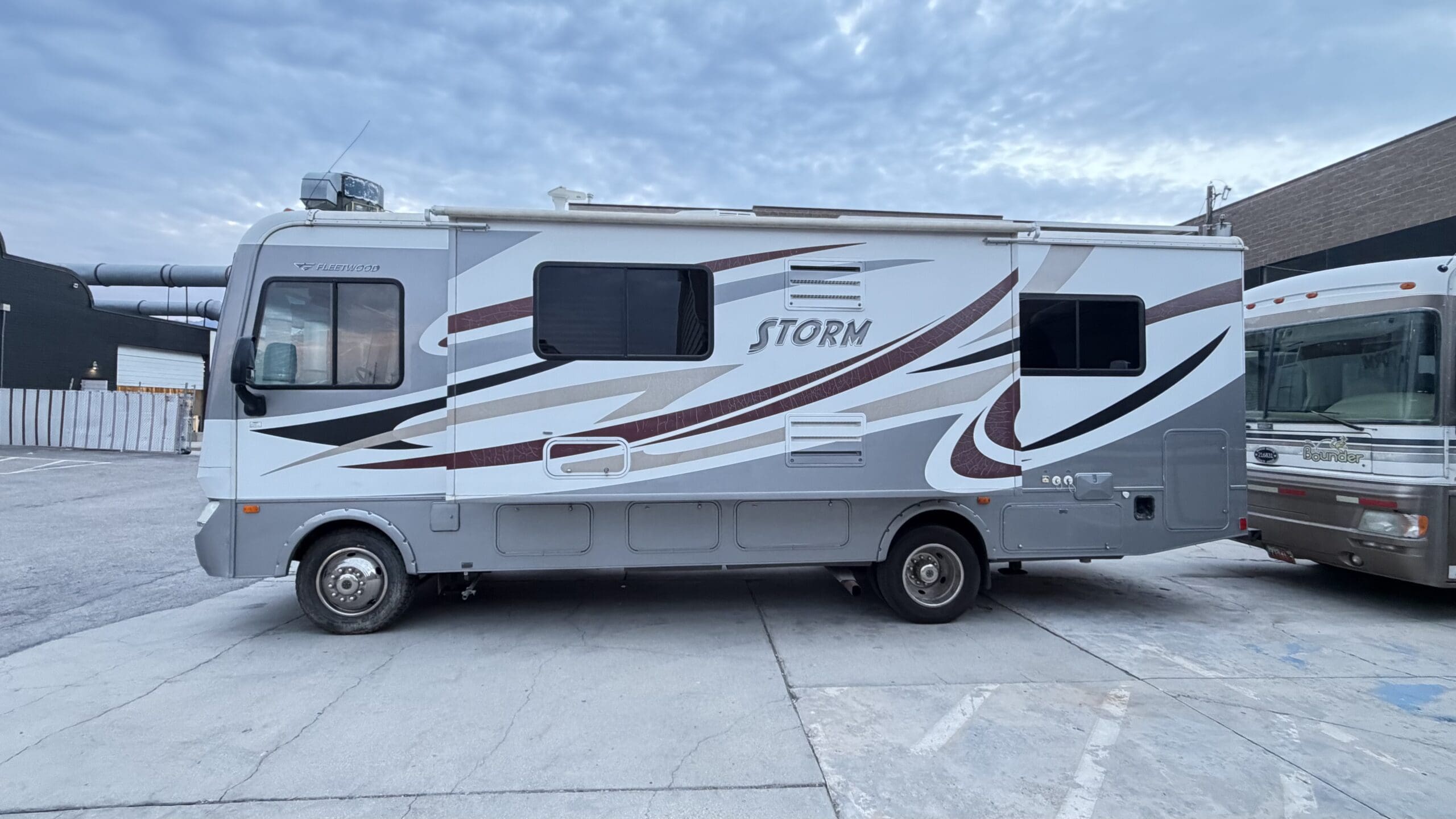 2013 Fleetwood Storm 28MS with Slide - Image 3