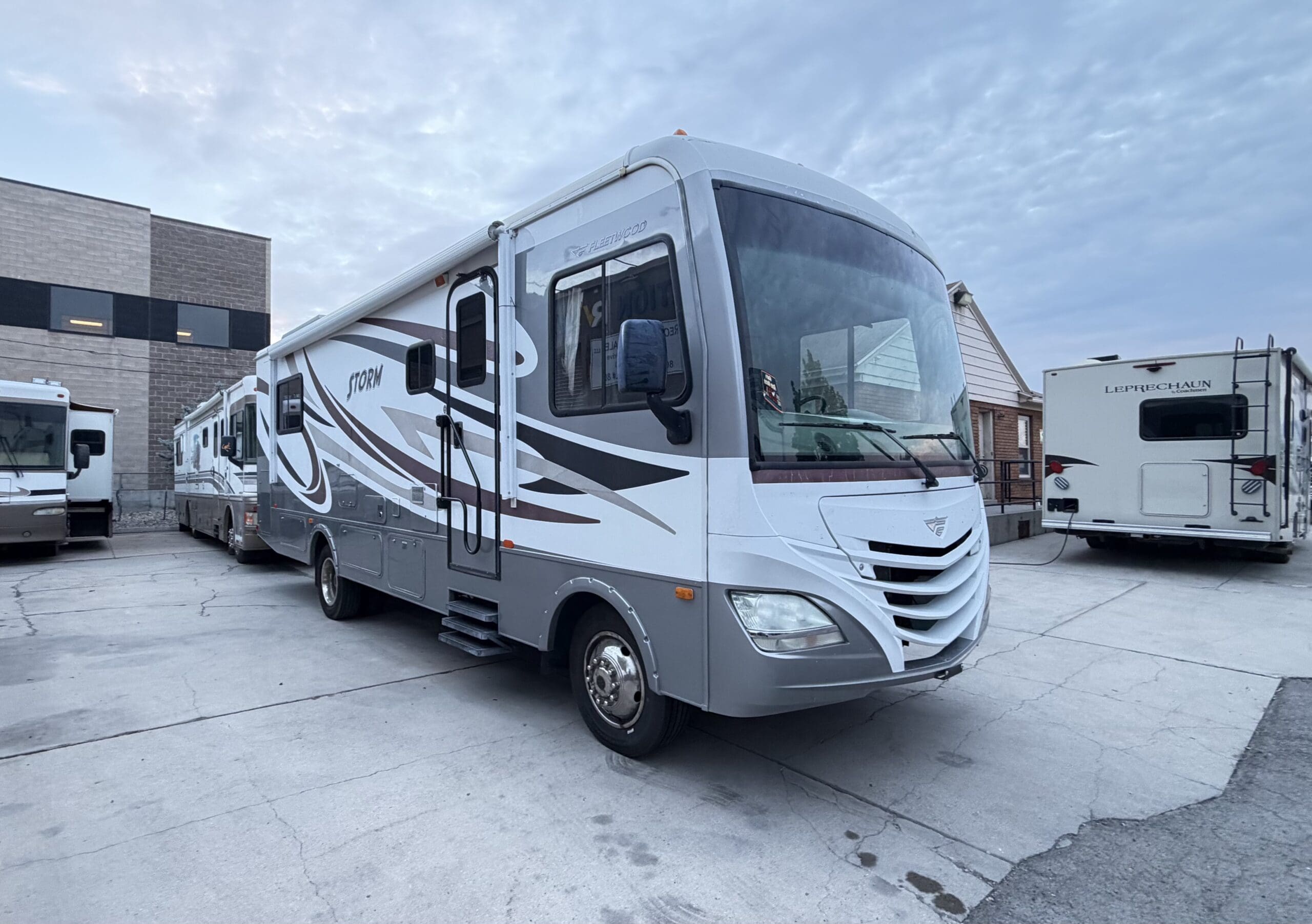 2013 Fleetwood Storm 28MS with Slide - Image 10