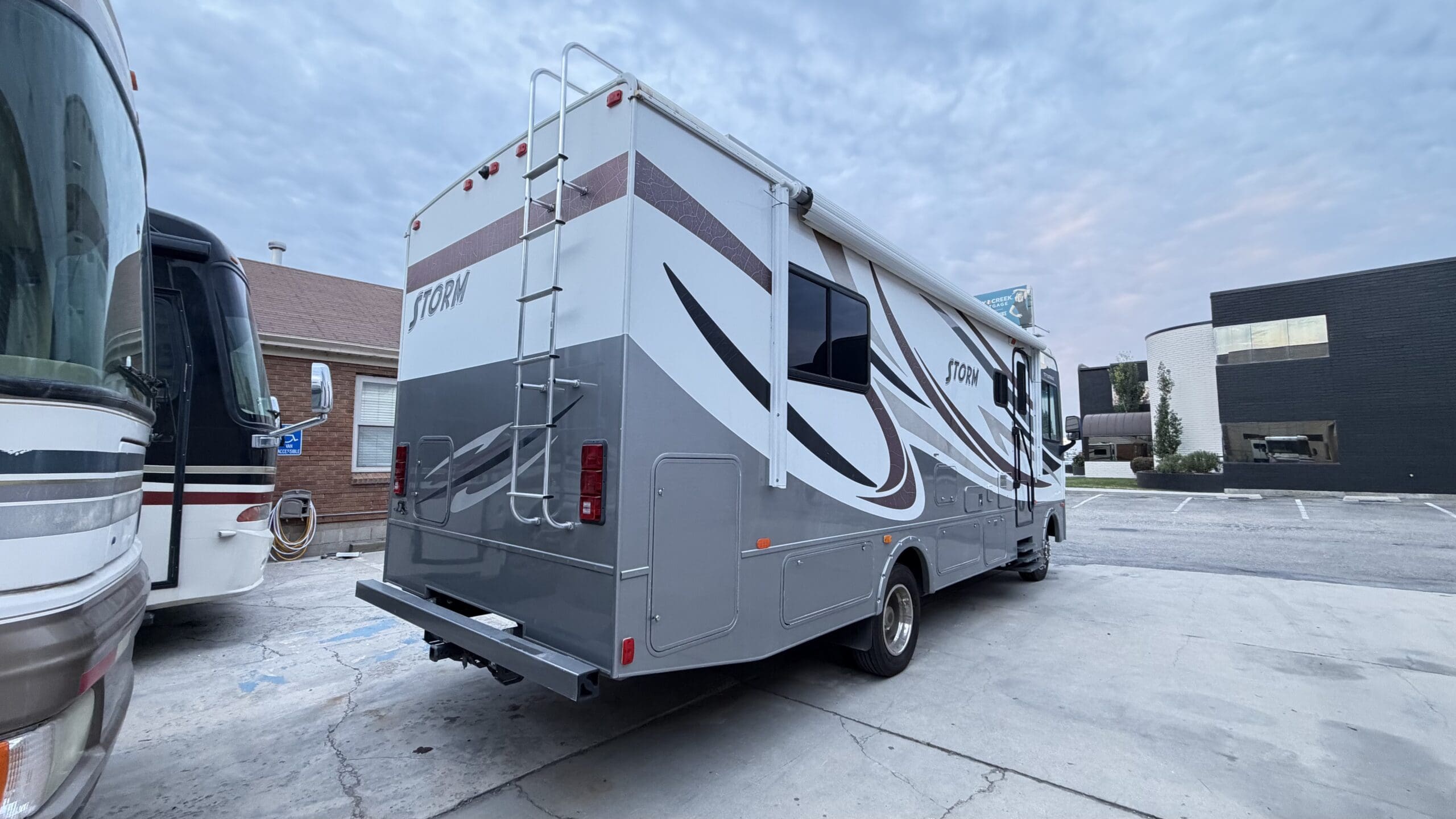 2013 Fleetwood Storm 28MS with Slide - Image 22