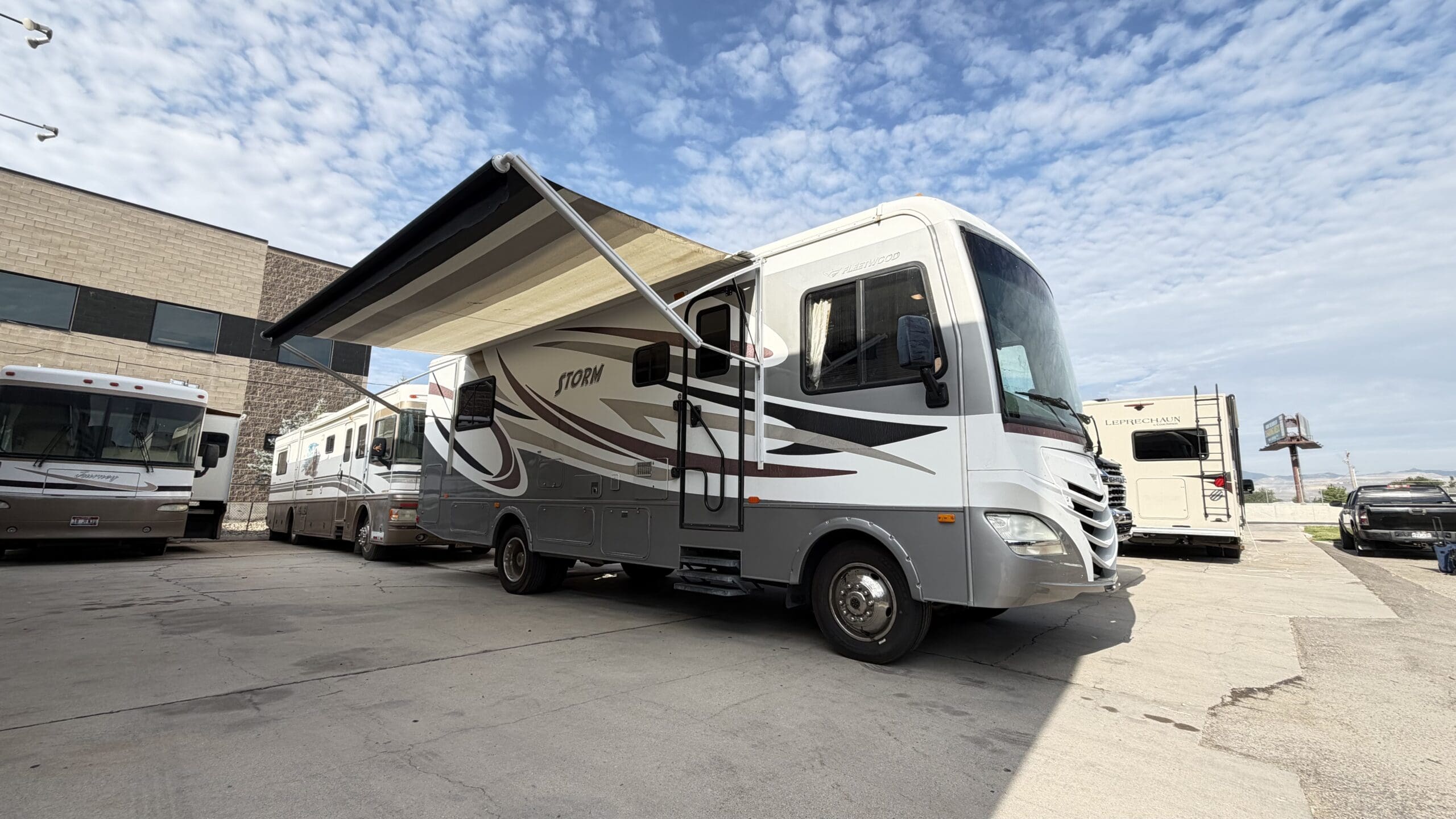 2013 Fleetwood Storm 28MS with Slide - Image 12