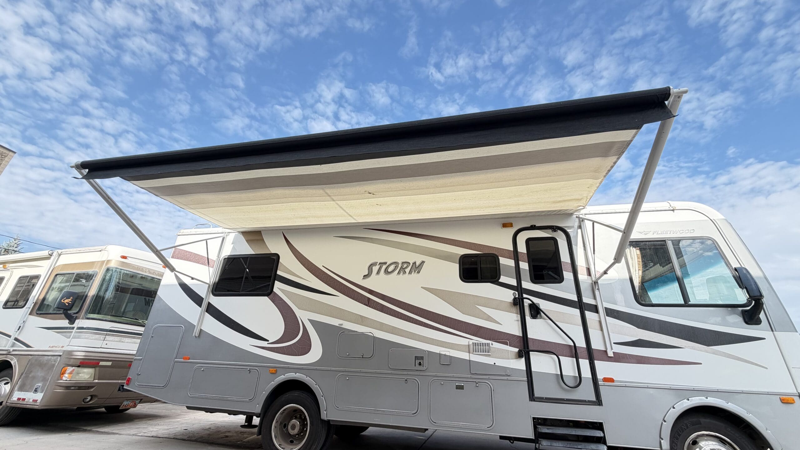 2013 Fleetwood Storm 28MS with Slide - Image 13