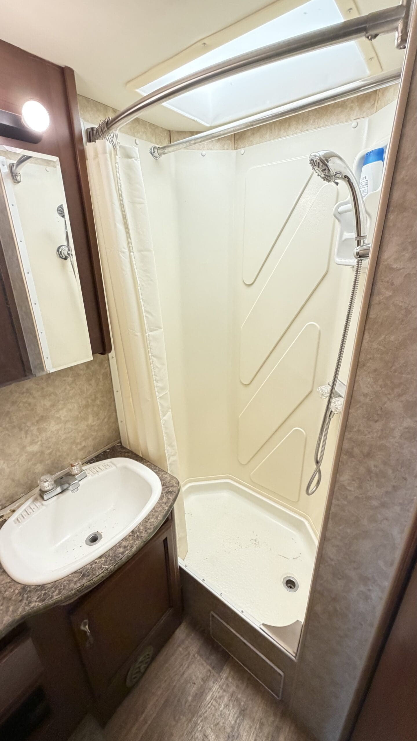 2013 Fleetwood Storm 28MS with Slide - Image 34