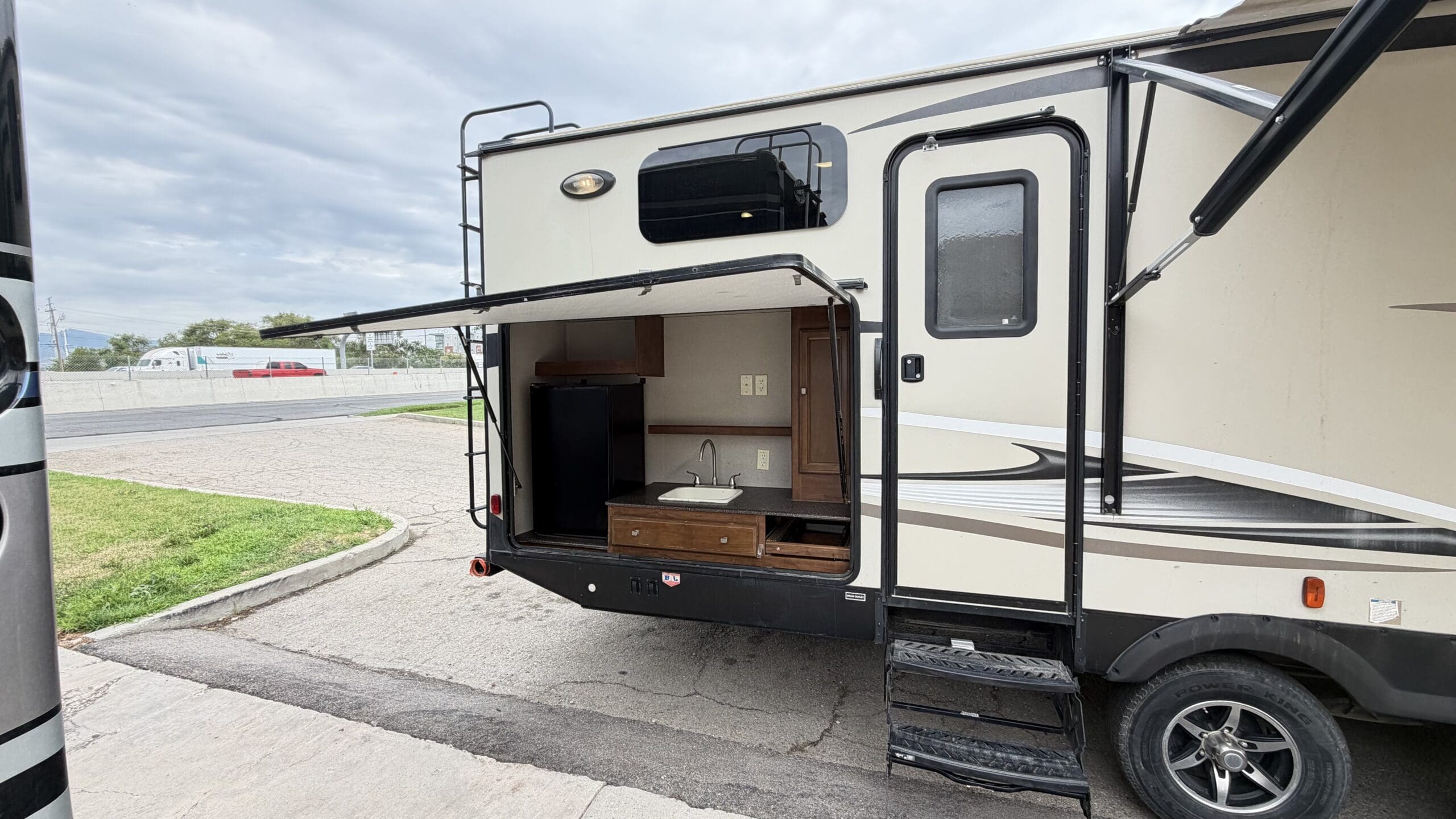 2017 Coachmen Freedom Express Liberty 310BHDS - Image 10