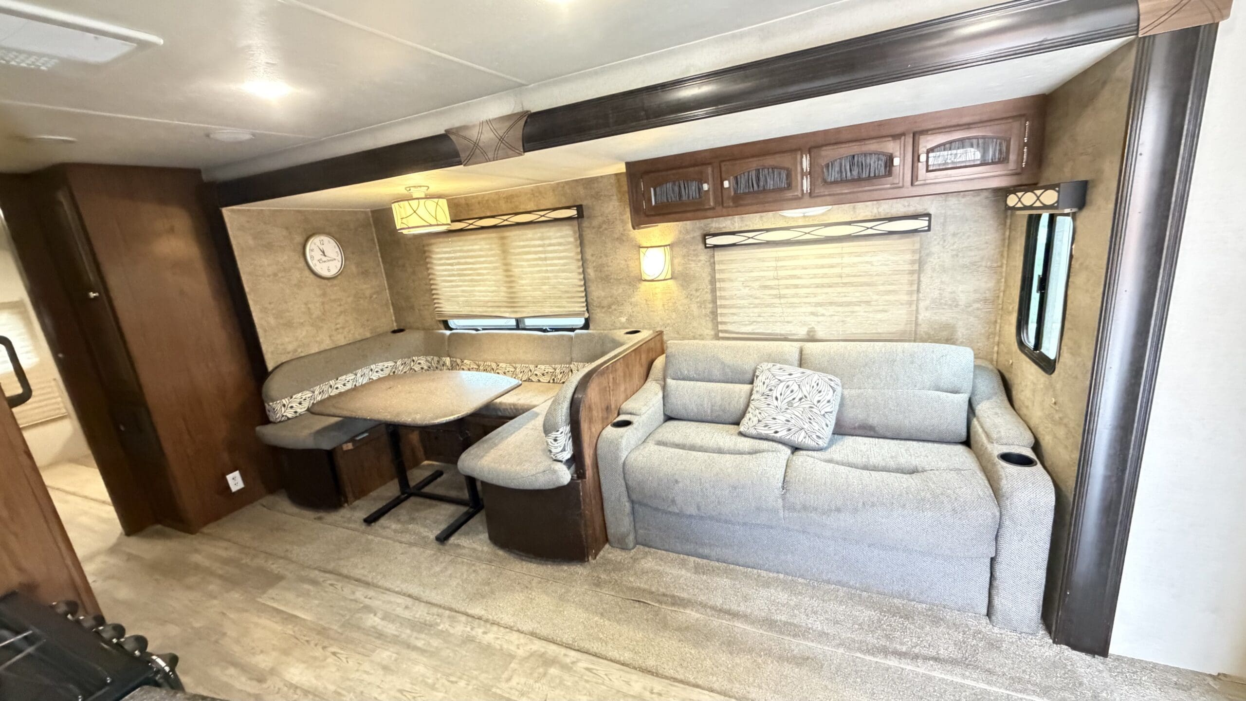 2017 Coachmen Freedom Express Liberty 310BHDS - Image 12