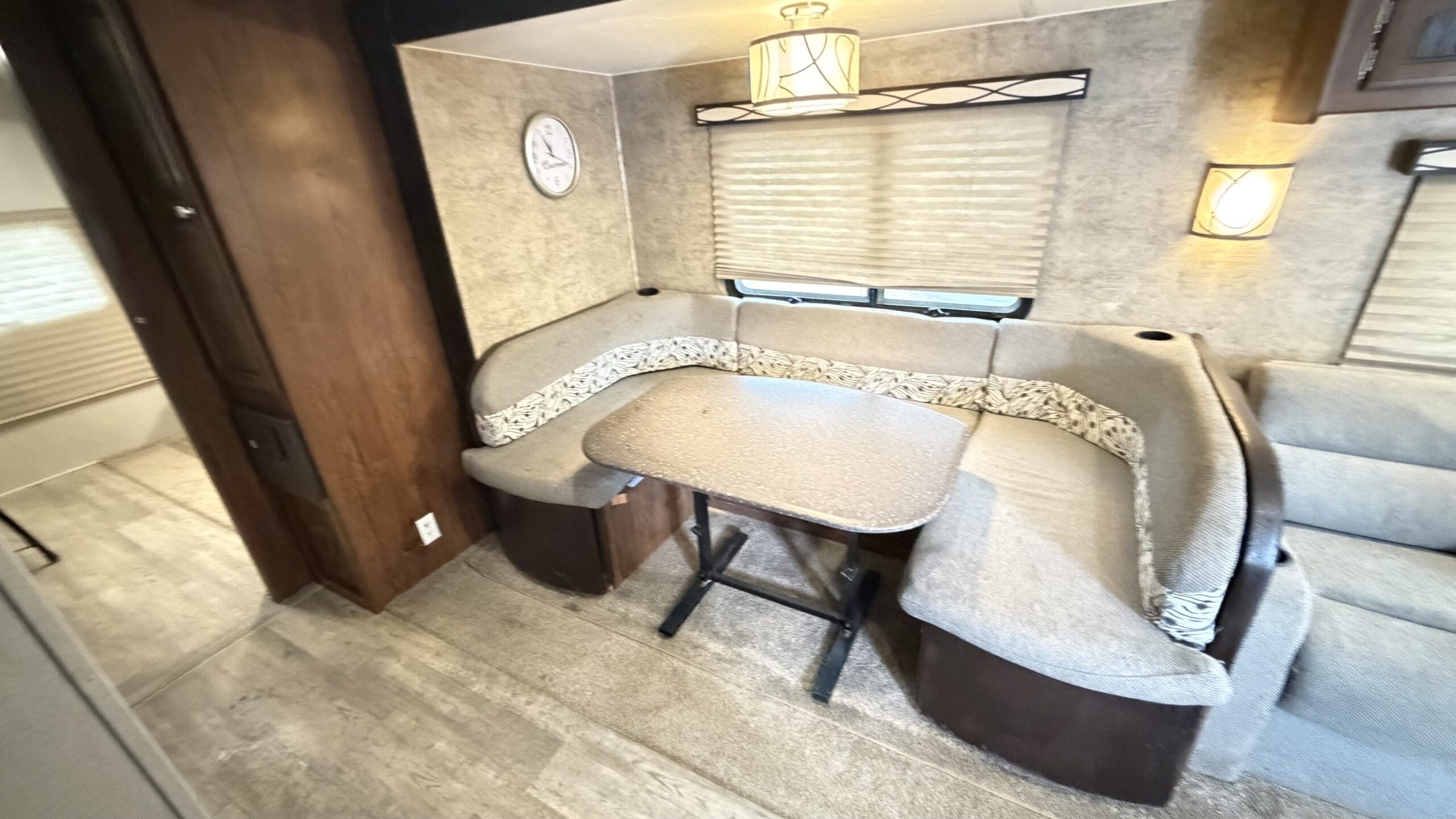 2017 Coachmen Freedom Express Liberty 310BHDS - Image 14
