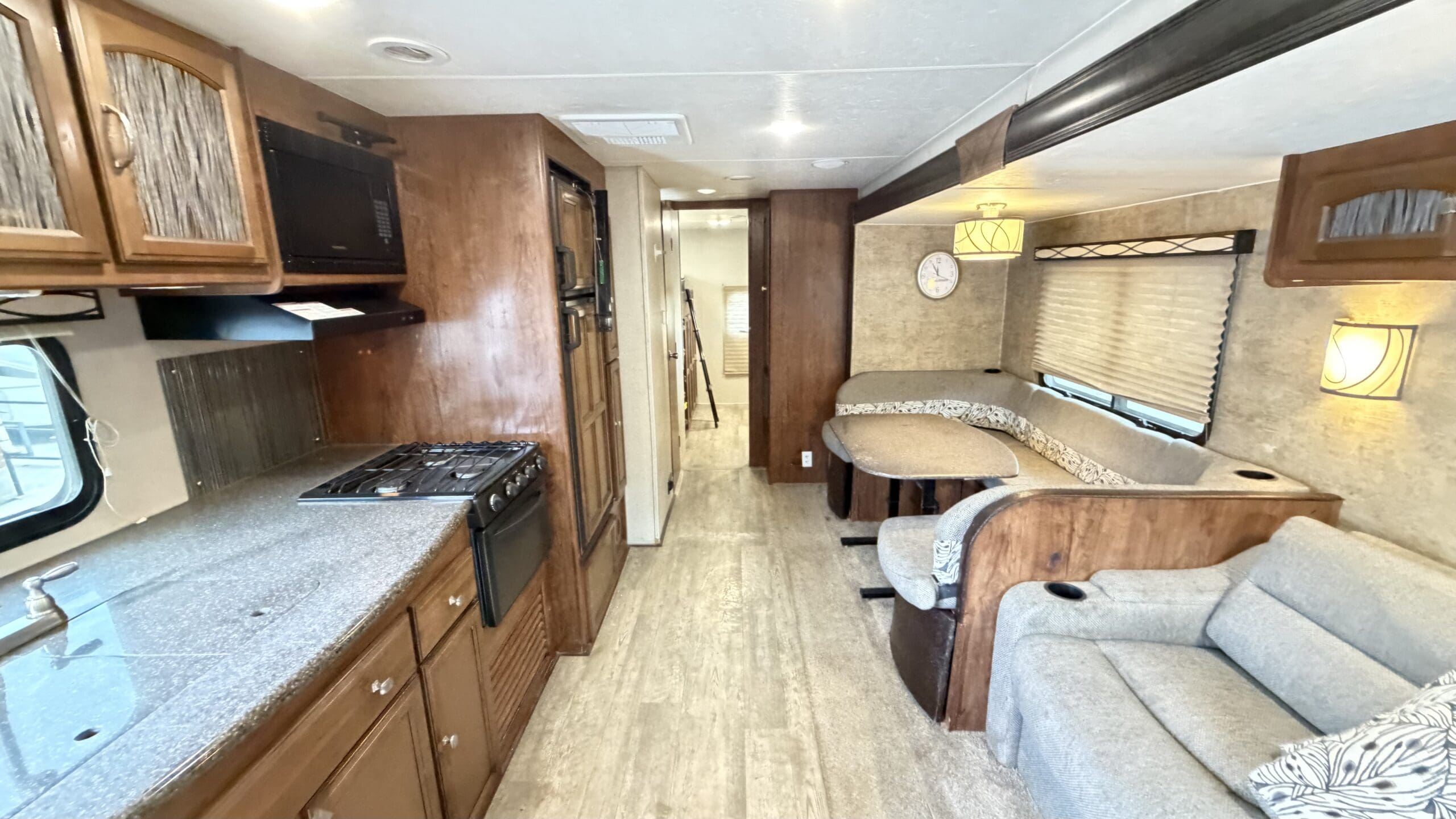 2017 Coachmen Freedom Express Liberty 310BHDS - Image 15