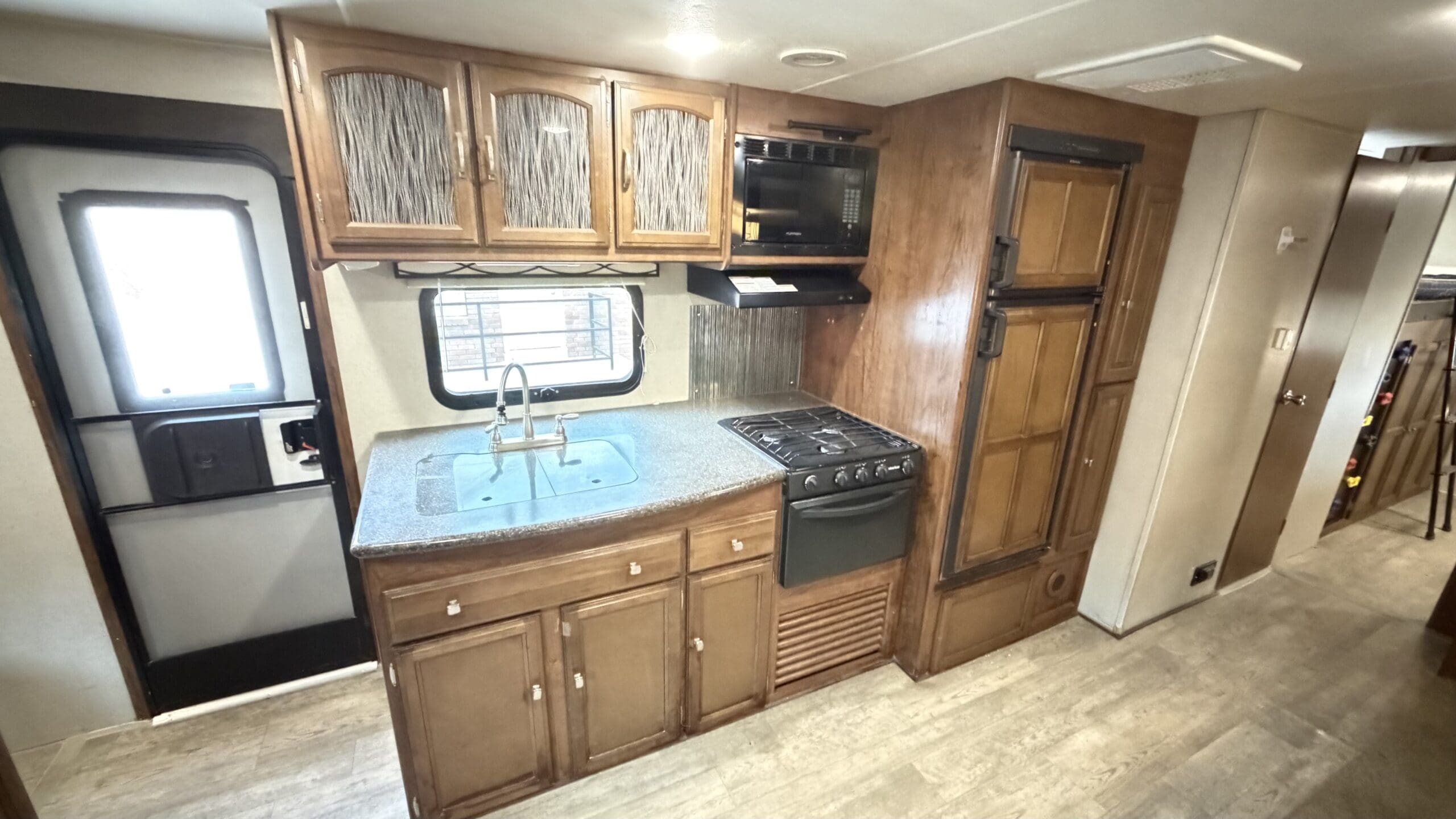 2017 Coachmen Freedom Express Liberty 310BHDS - Image 16
