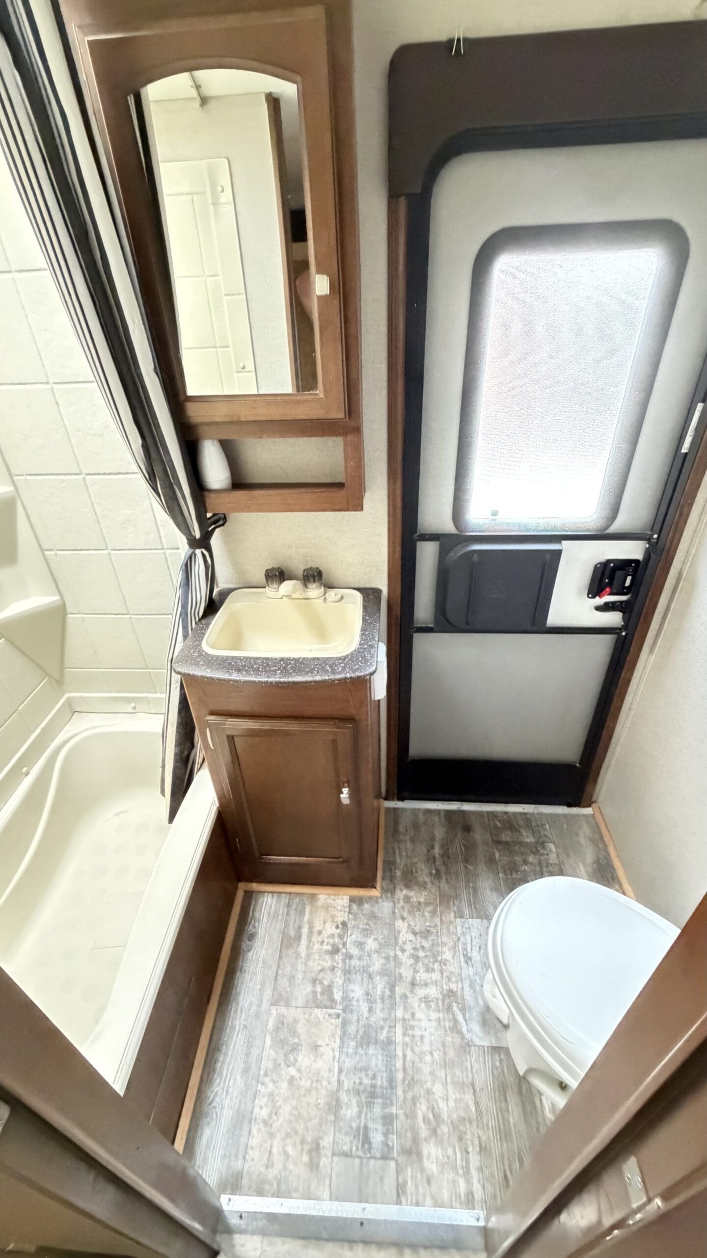 2017 Coachmen Freedom Express Liberty 310BHDS - Image 20