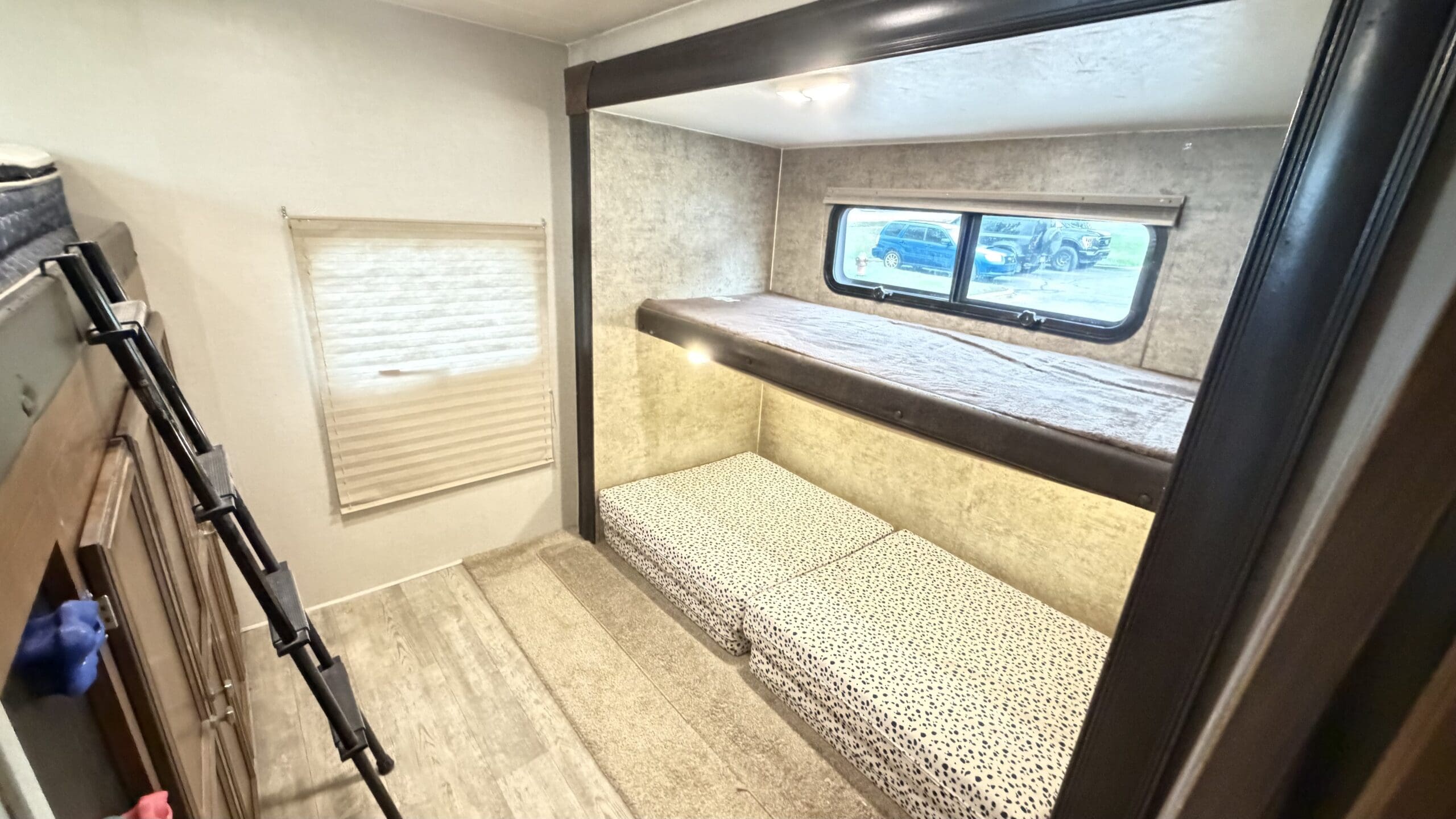 2017 Coachmen Freedom Express Liberty 310BHDS - Image 25