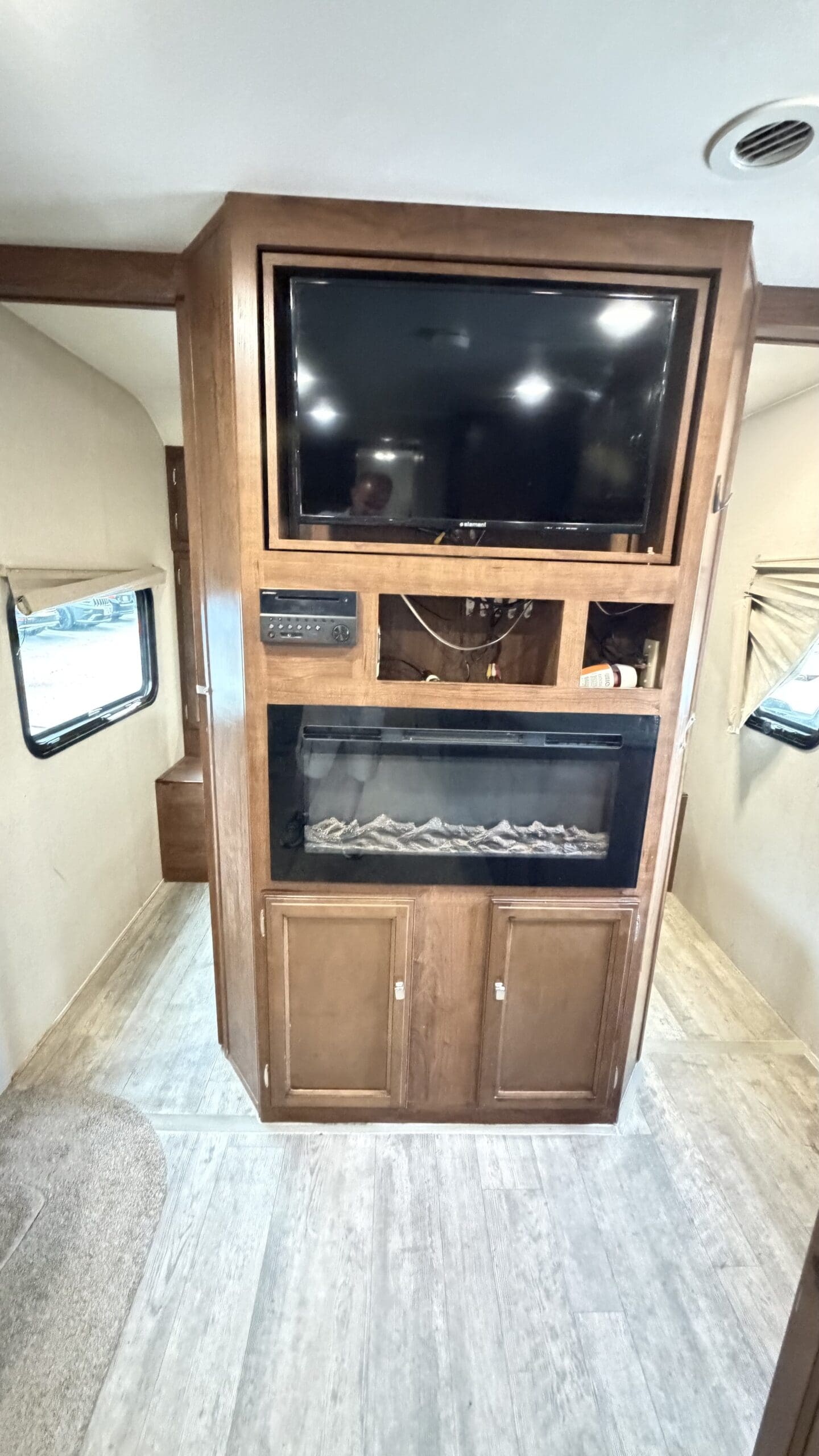 2017 Coachmen Freedom Express Liberty 310BHDS - Image 30