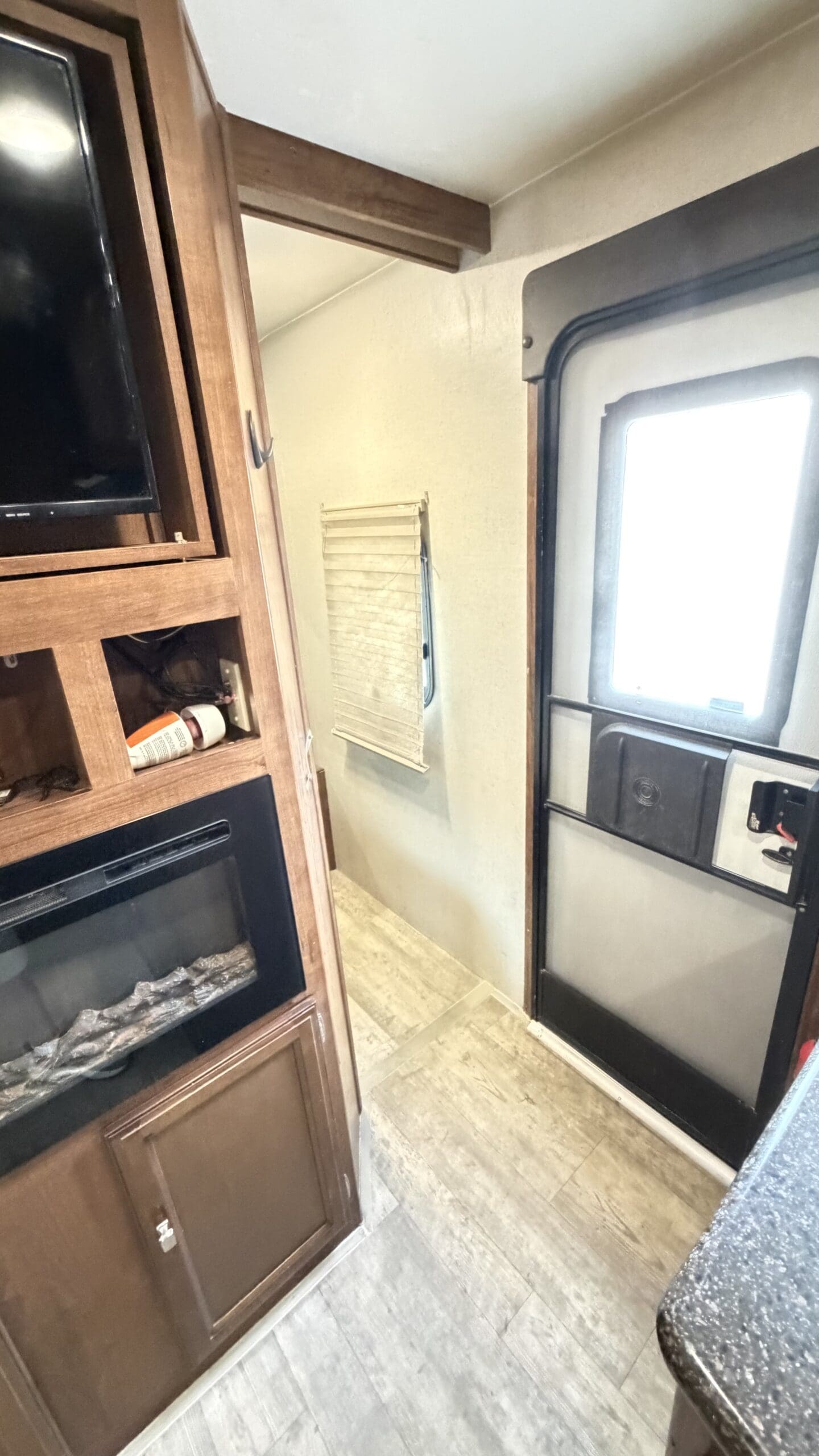 2017 Coachmen Freedom Express Liberty 310BHDS - Image 31