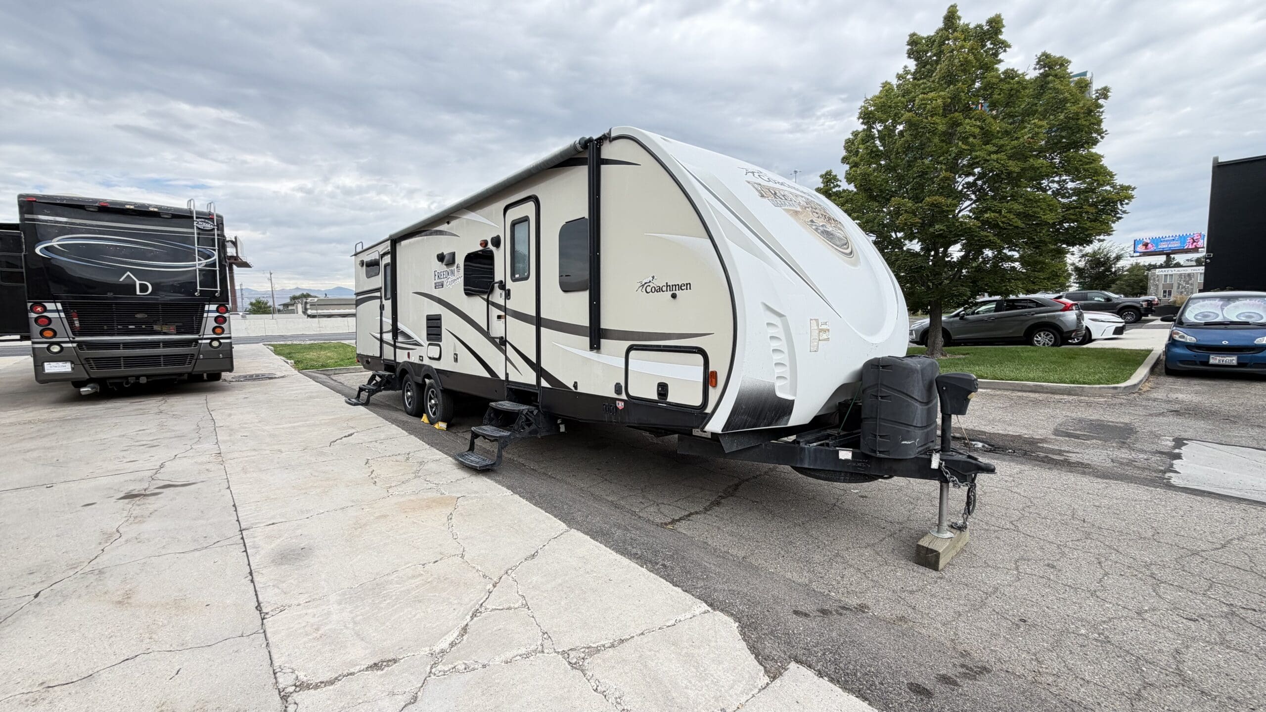 2017 Coachmen Freedom Express Liberty 310BHDS - Image 6