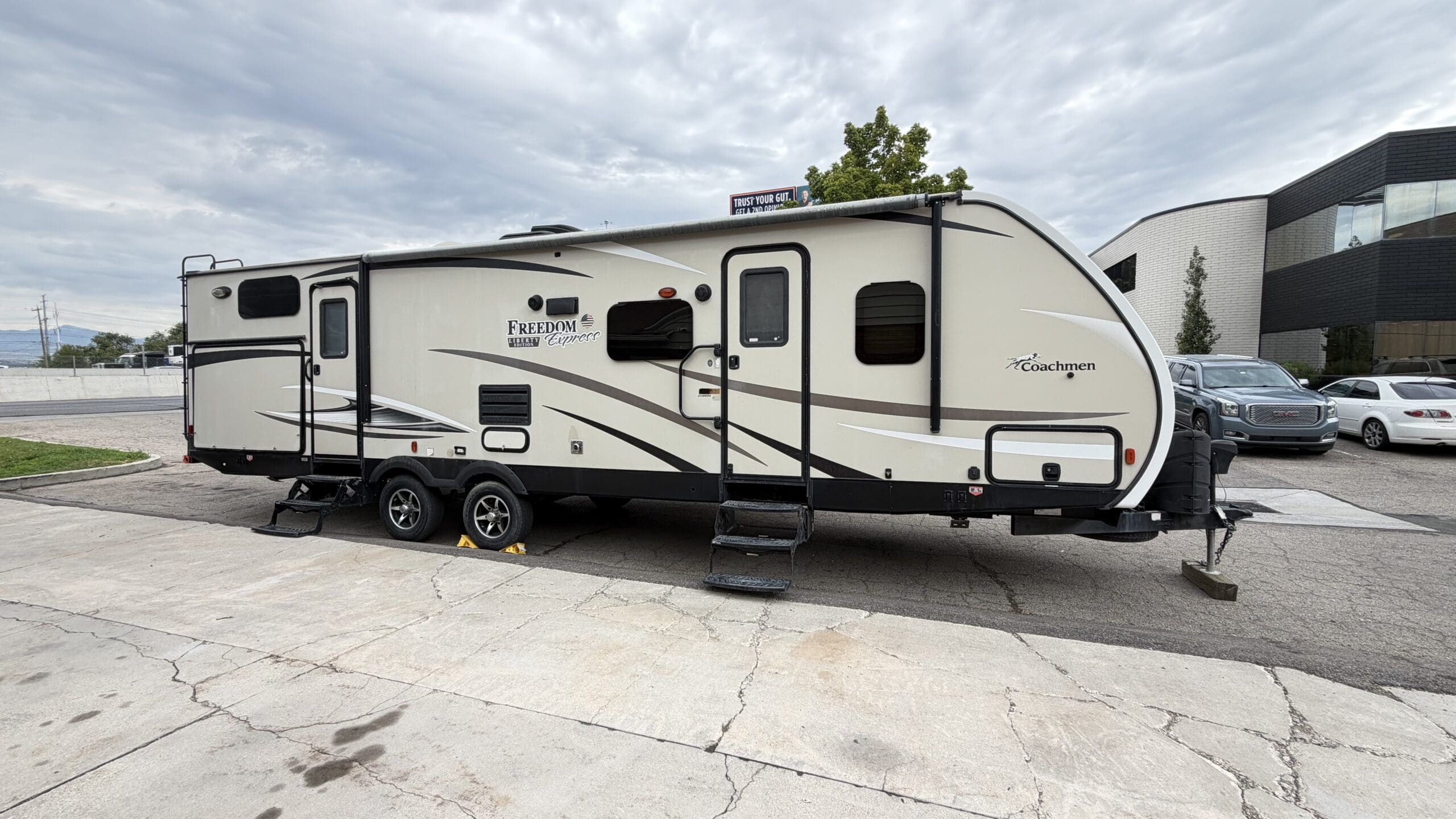 2017 Coachmen Freedom Express Liberty 310BHDS - Image 8