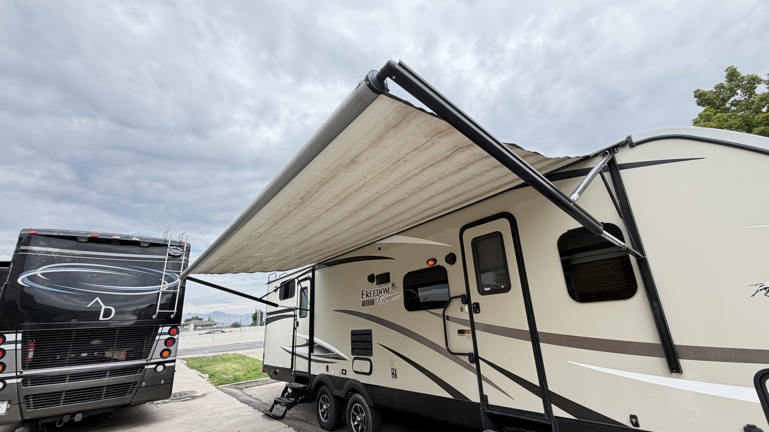 2017 Coachmen Freedom Express Liberty 310BHDS - Image 7