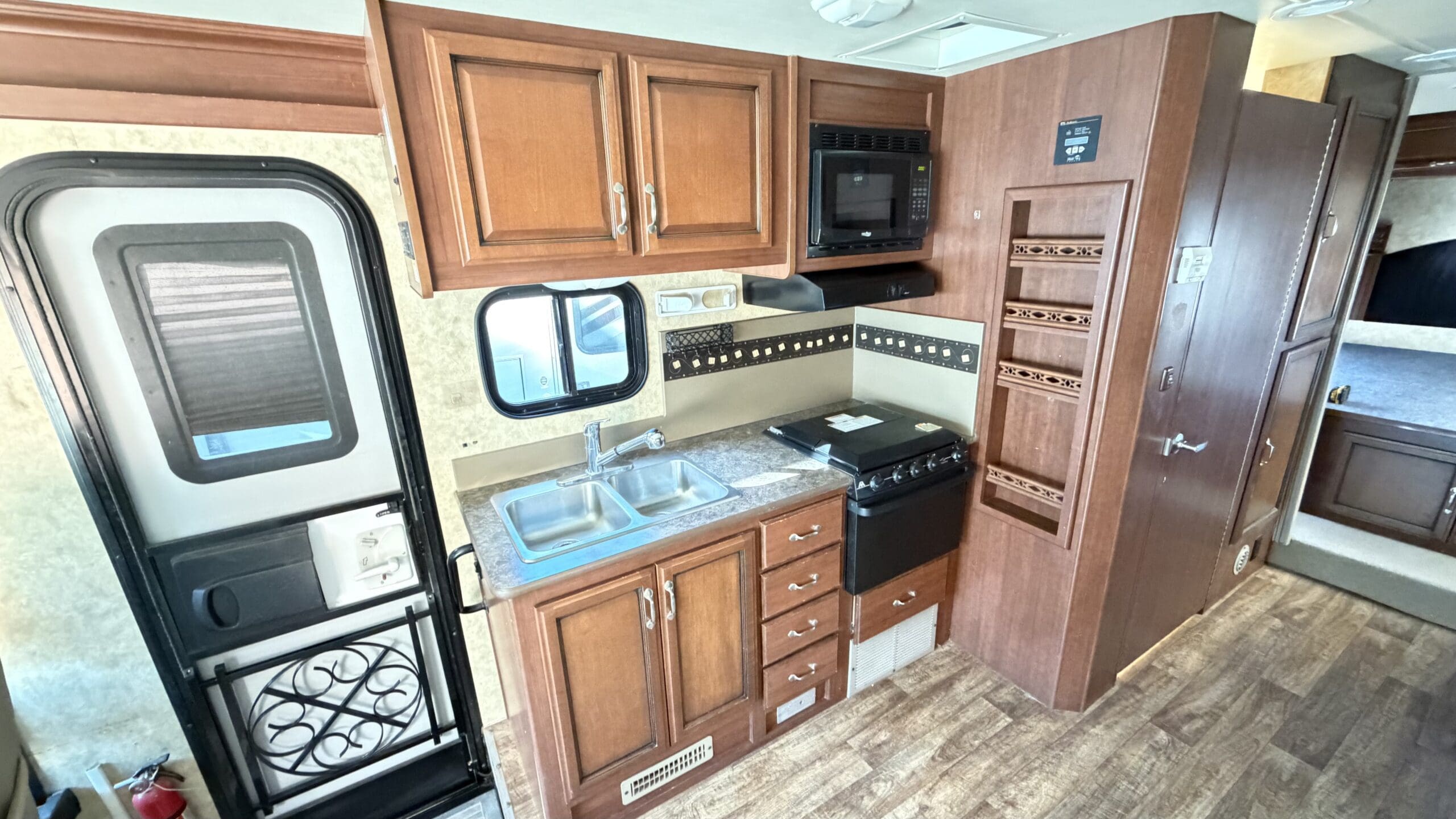 2013 Fleetwood Storm 28MS with Slide - Image 32