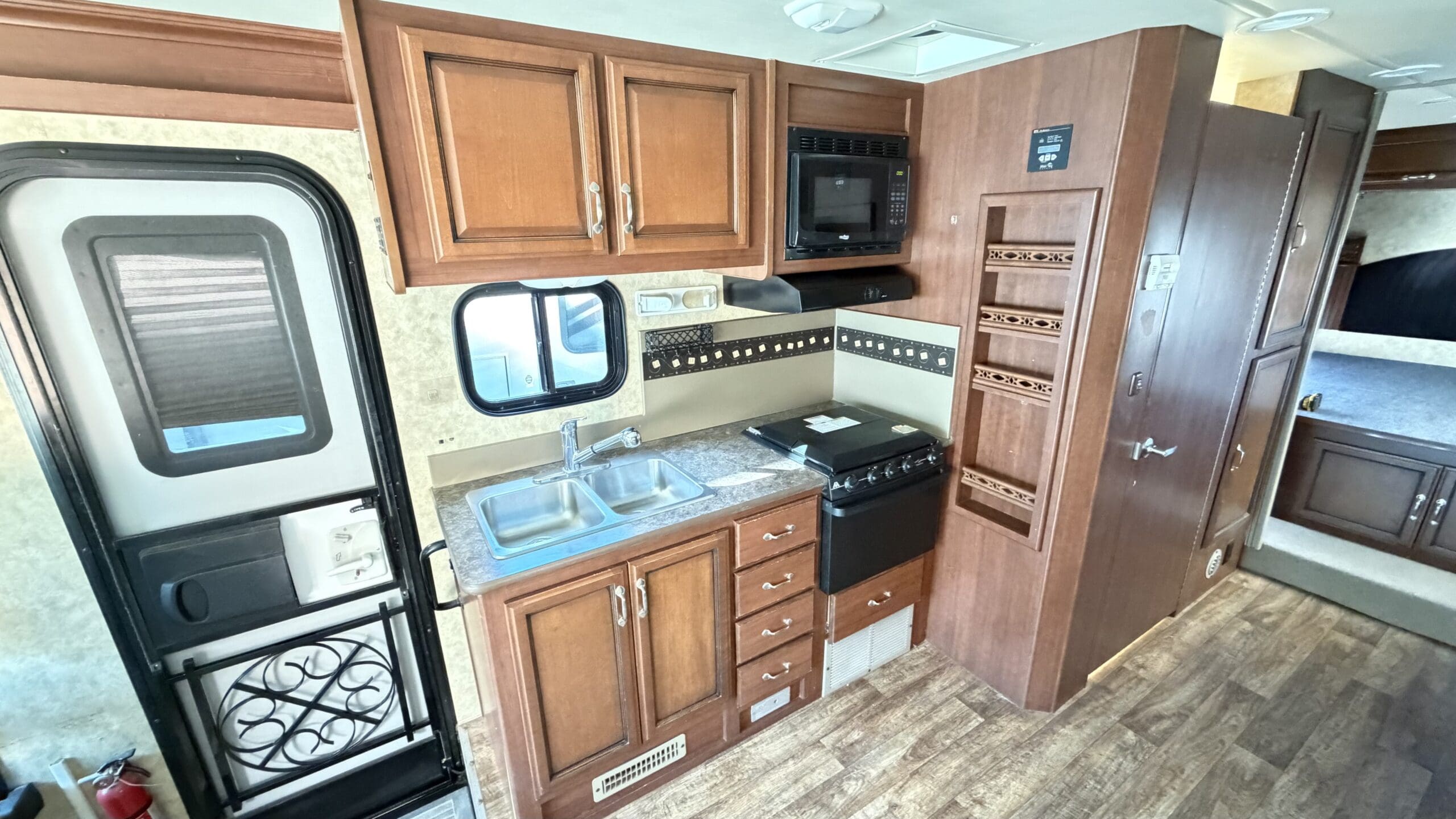 2013 Fleetwood Storm 28MS with Slide - Image 33