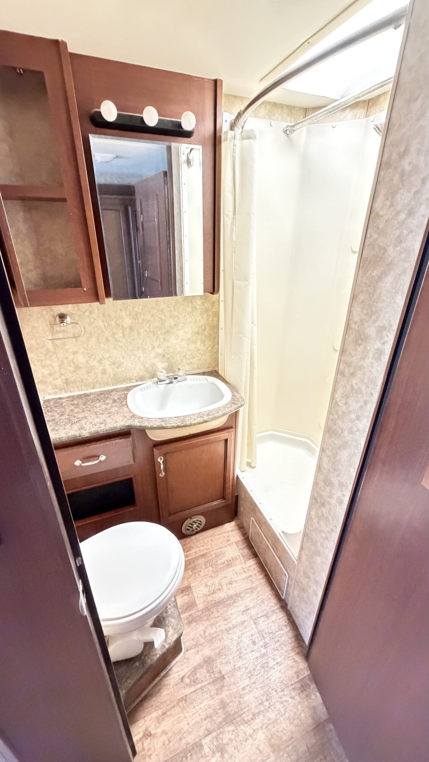 2013 Fleetwood Storm 28MS with Slide - Image 37