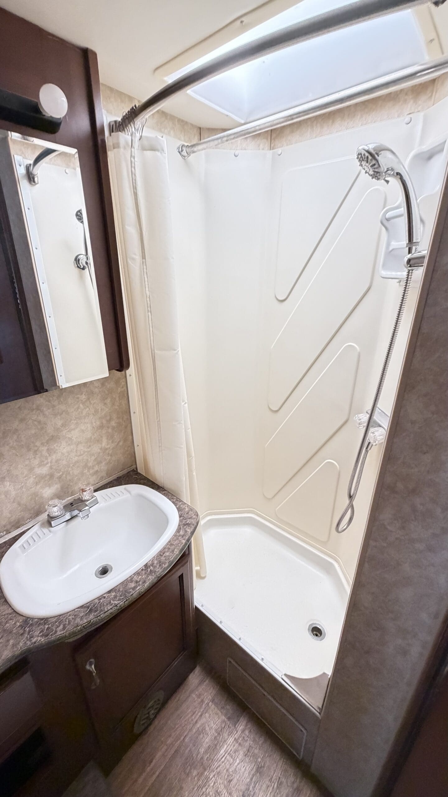 2013 Fleetwood Storm 28MS with Slide - Image 38