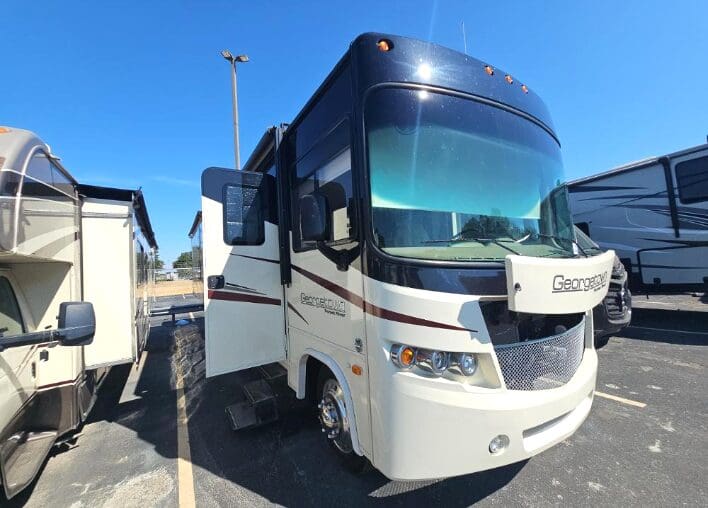 2016 Forest River Georgetown 364TS bunks & Bath 1/2 - Image 3