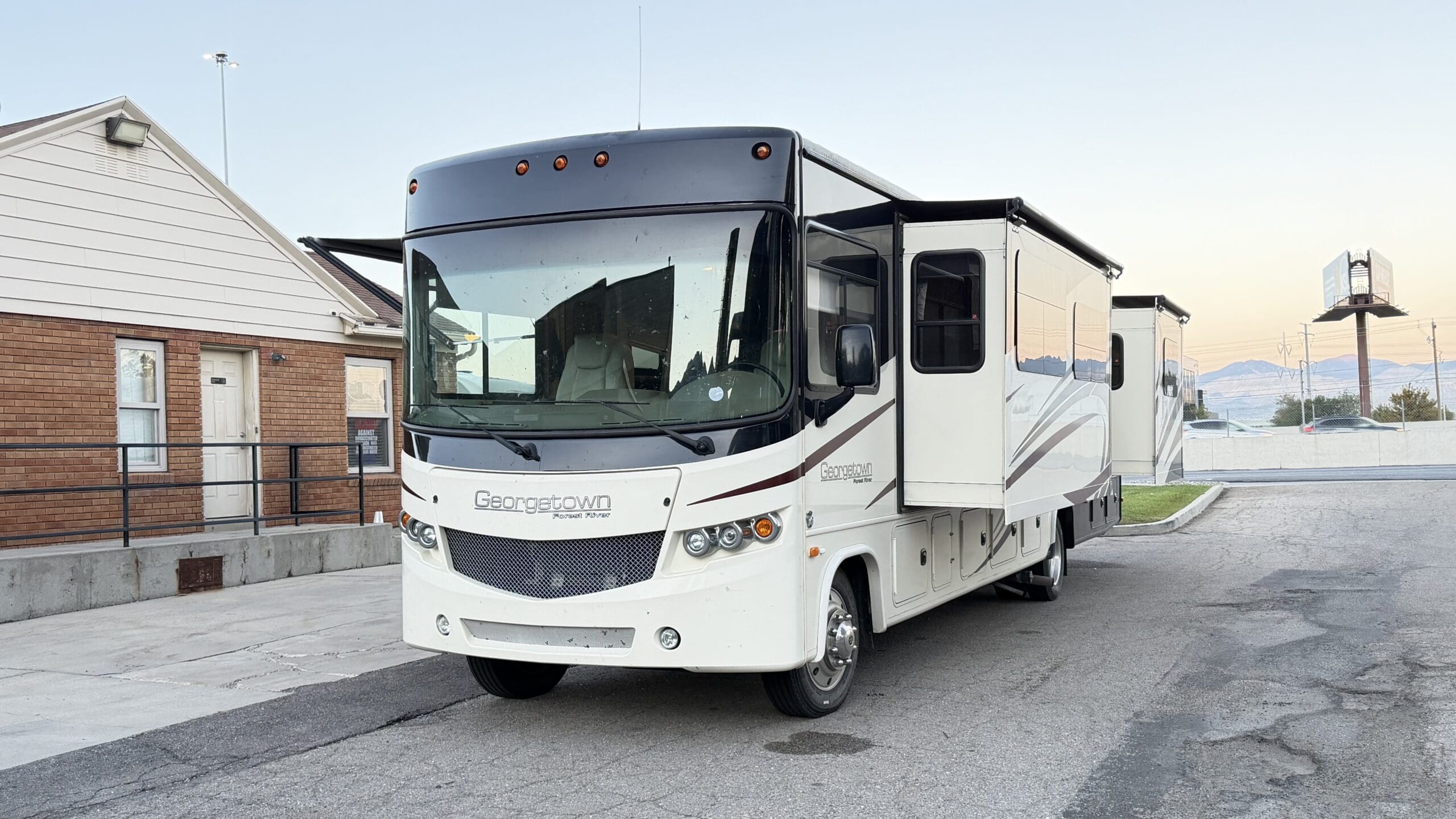 2016 Forest River Georgetown 364TS bunks & Full Bath + 2