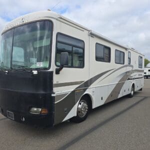 2003 Fleetwood Expedition 36T pusher with 2 slides