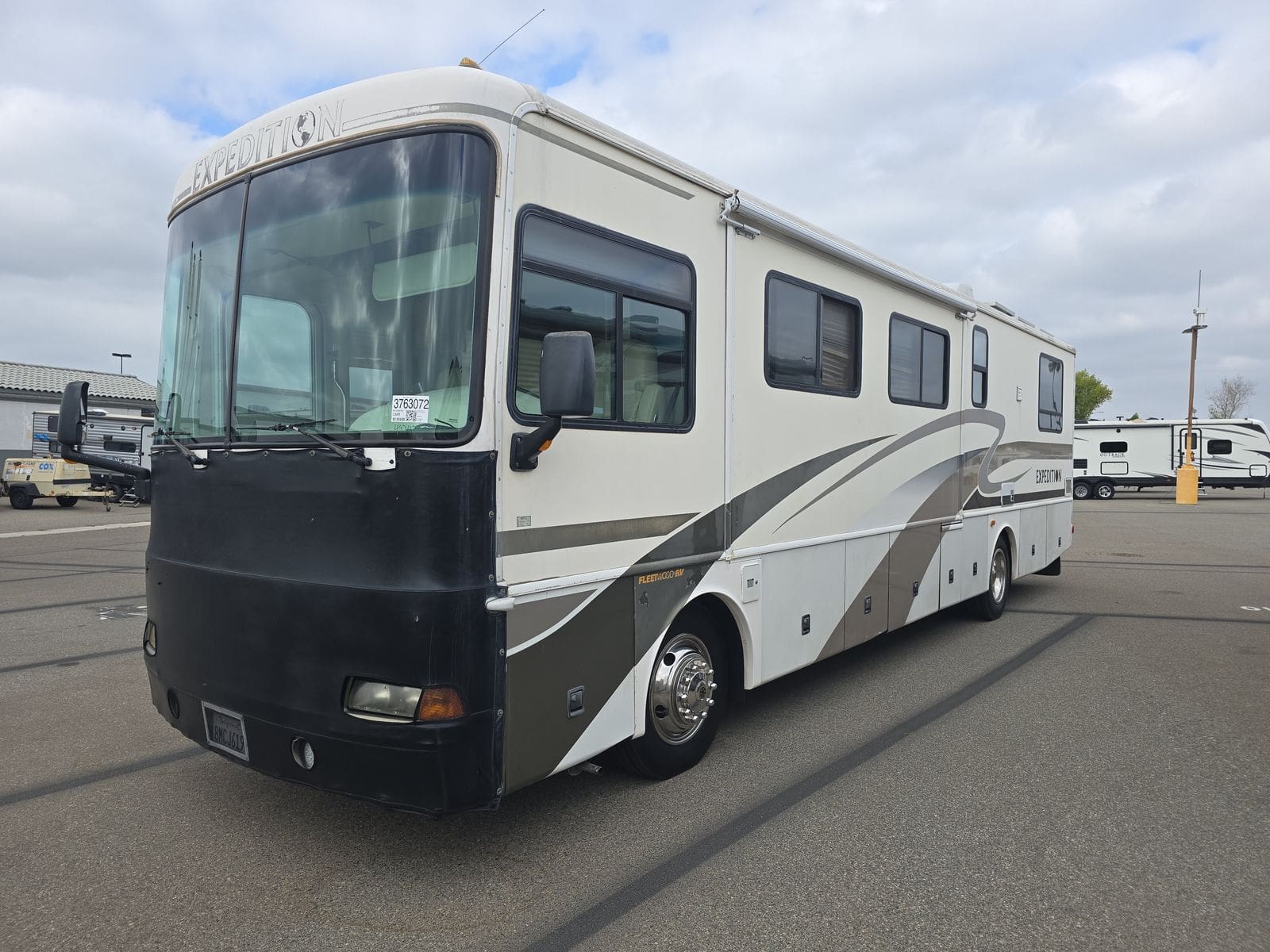 2003 Fleetwood Expedition 36T pusher with 2 slides