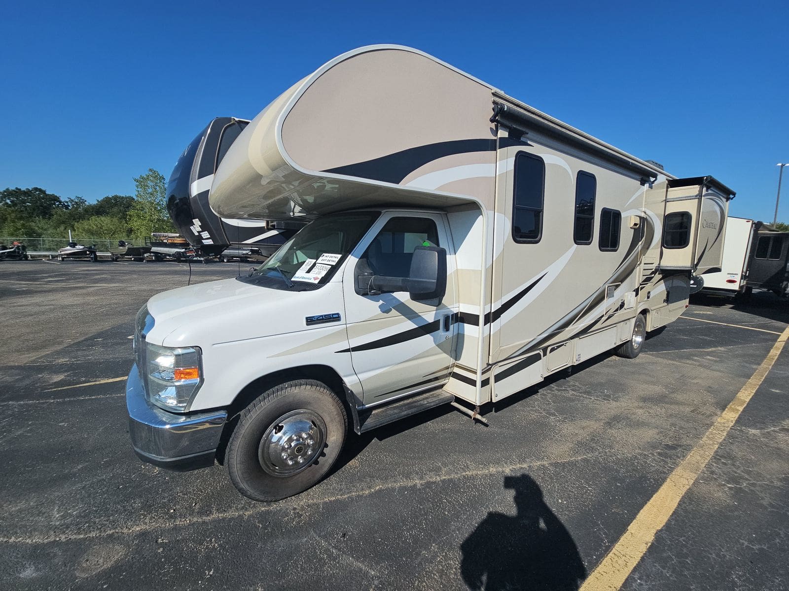 2016 Thor Chateau 29G Class C with 2 Slides