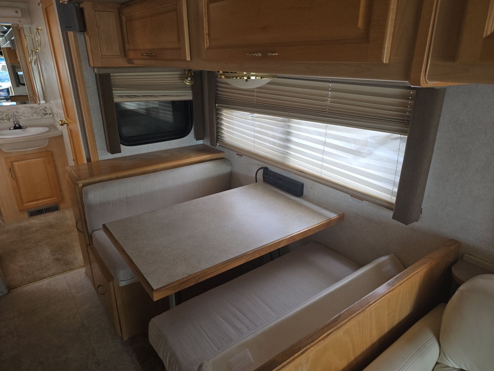 2003 Fleetwood Expedition 36T pusher with 2 slides - Image 11
