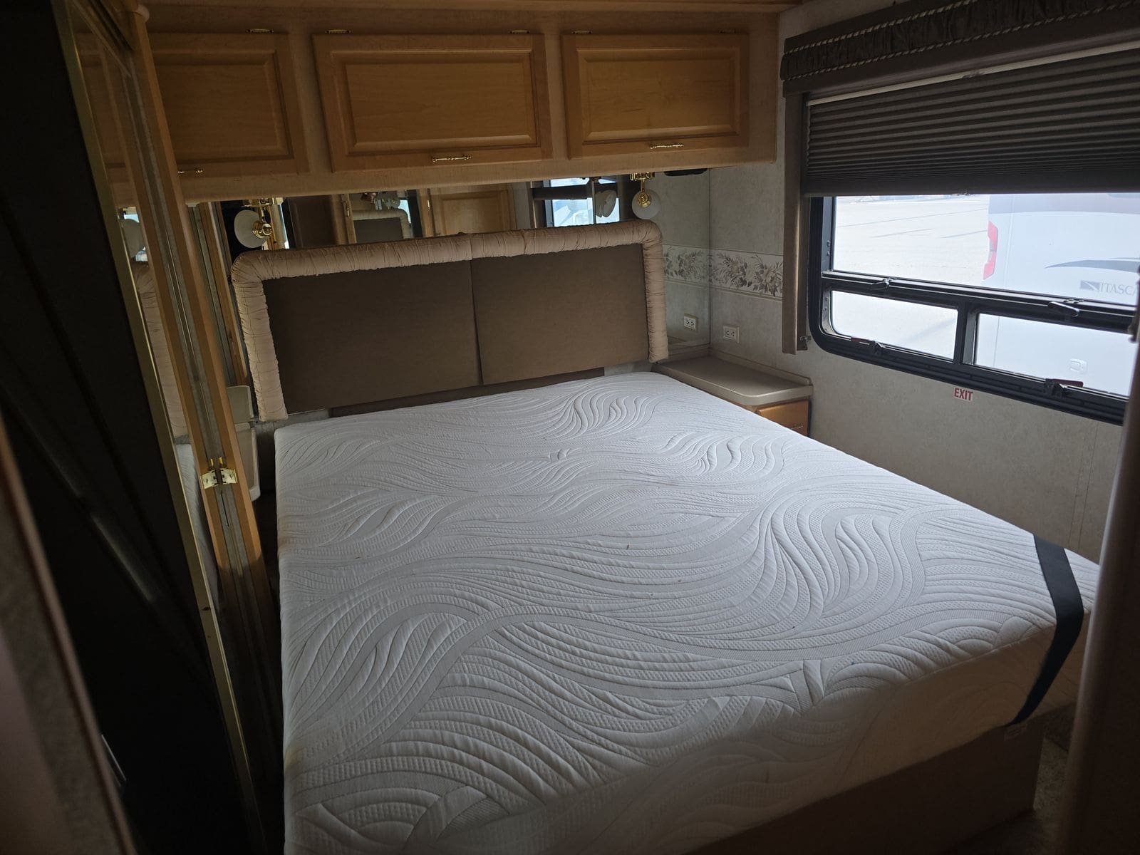 2003 Fleetwood Expedition 36T pusher with 2 slides - Image 12