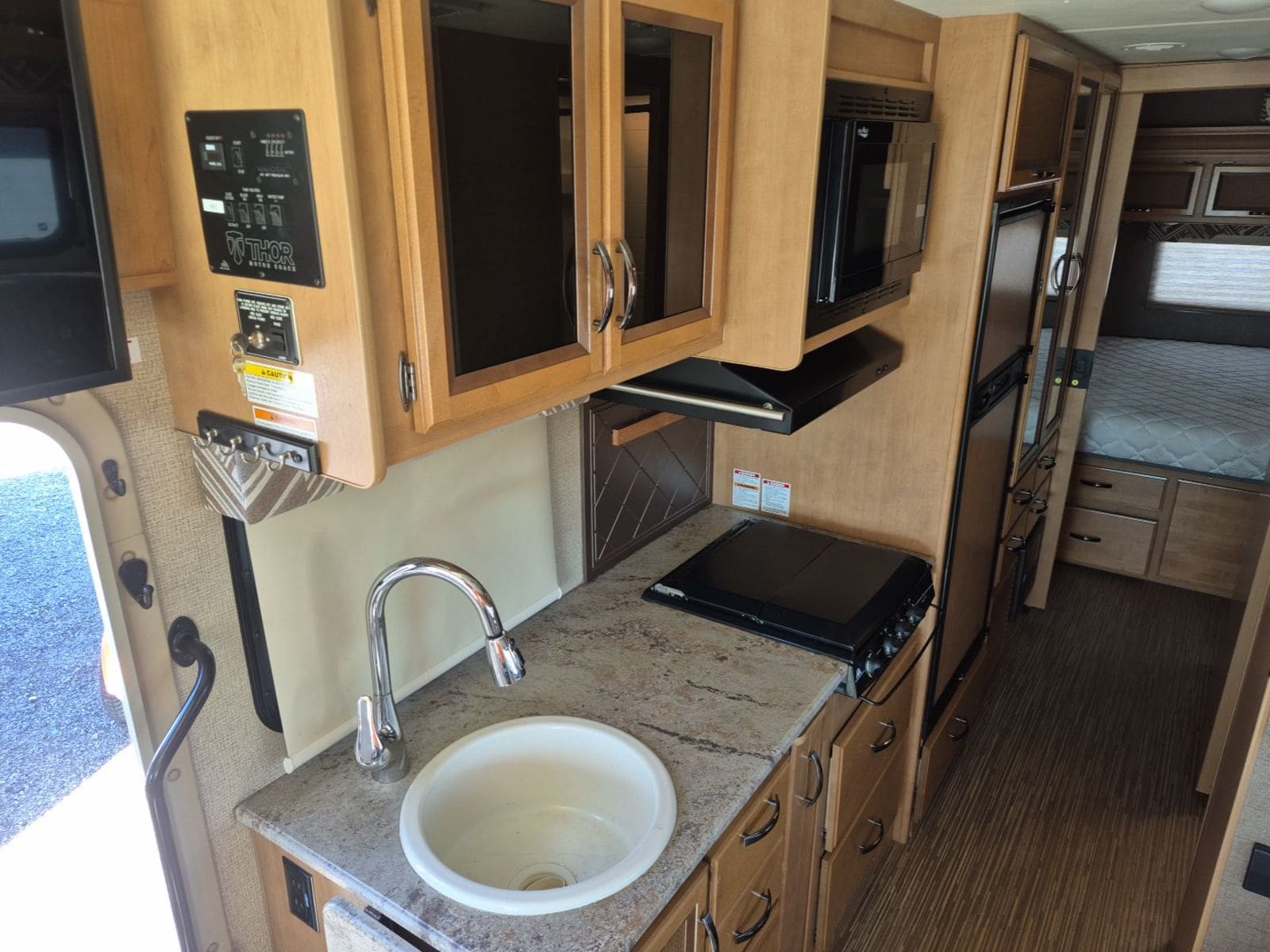 2017 Thor AXIS 25.2 Class A motorhome - Image 13