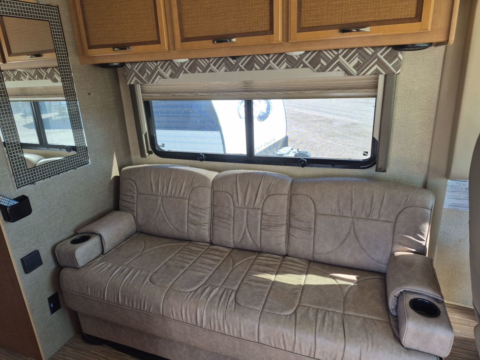 2017 Thor AXIS 25.2 Class A motorhome - Image 14