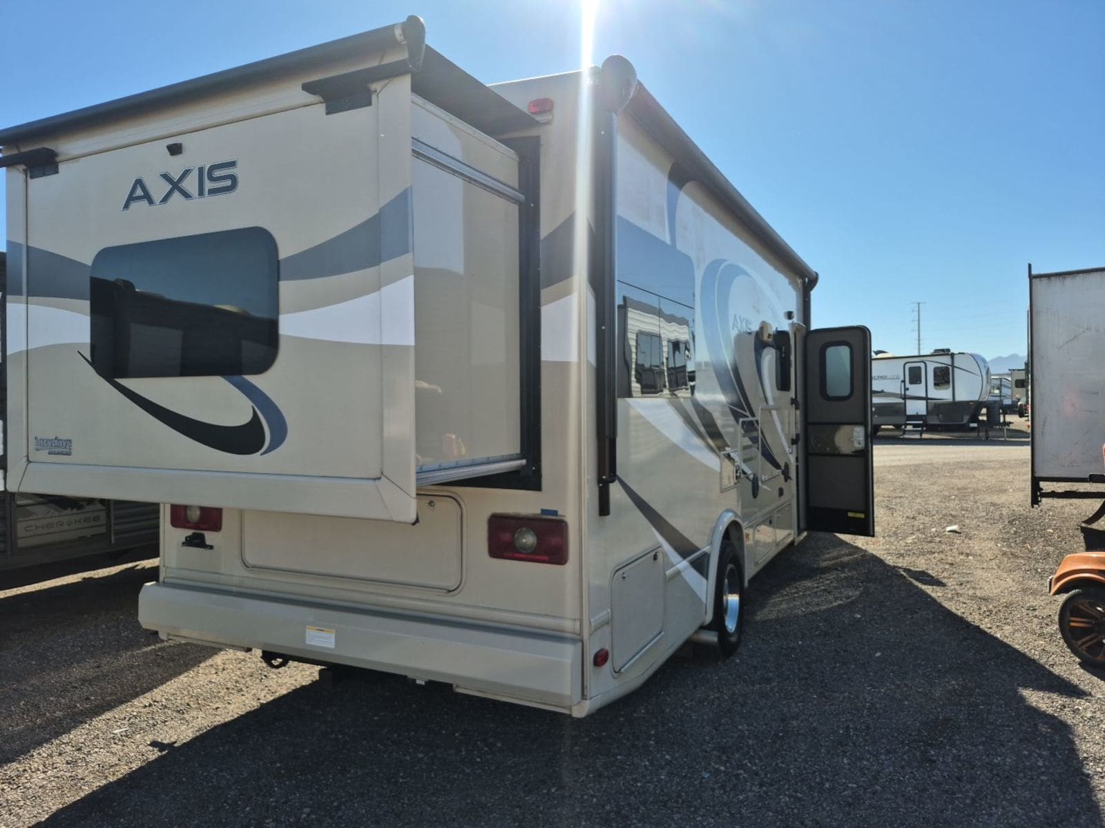 2017 Thor AXIS 25.2 Class A motorhome - Image 7