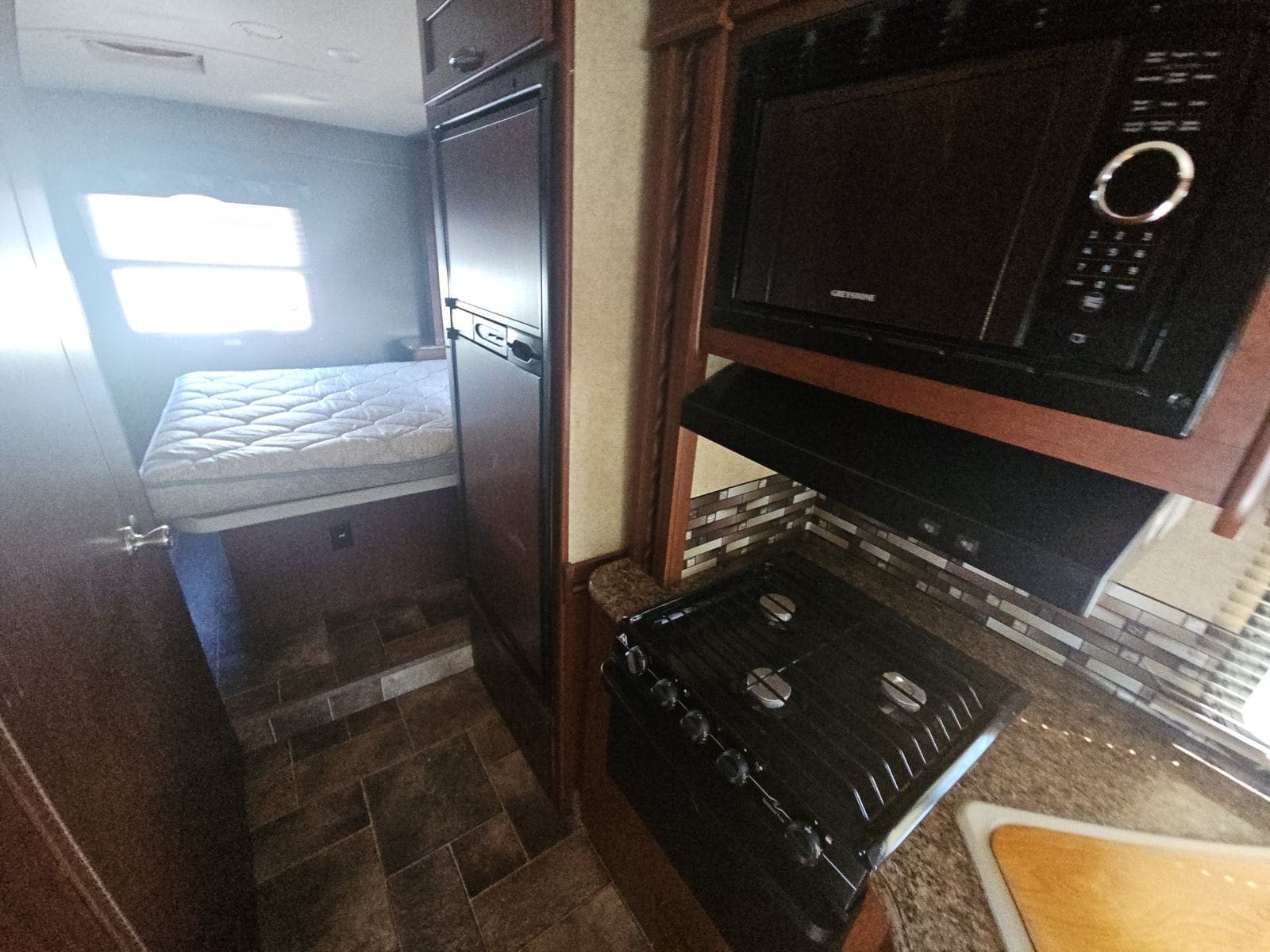 2016 Thor Chateau 29G Class C with 2 Slides - Image 6