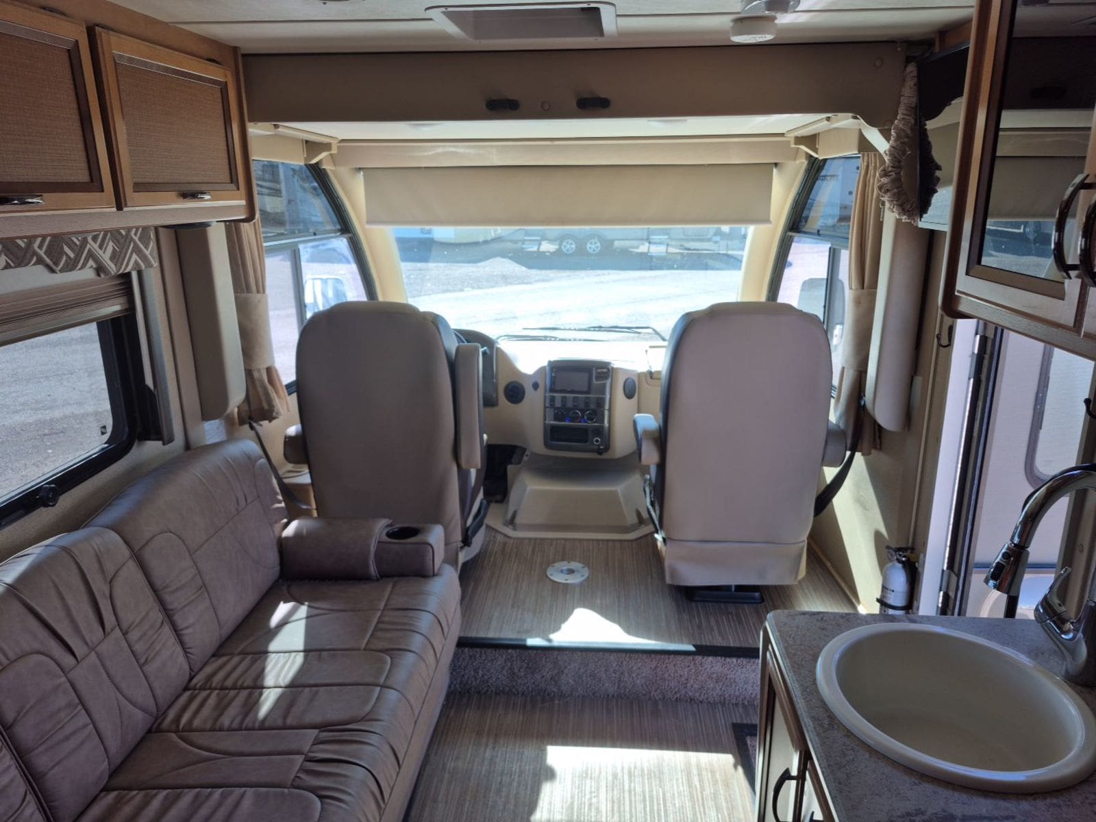 2017 Thor AXIS 25.2 Class A motorhome - Image 9
