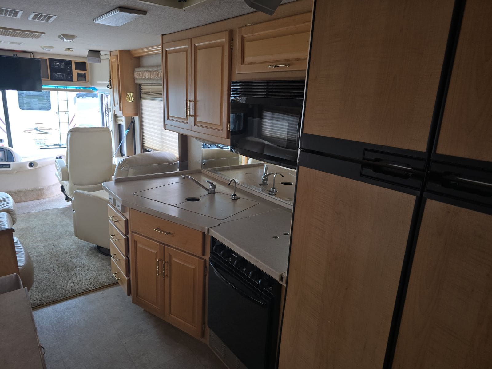 2003 Fleetwood Expedition 36T pusher with 2 slides - Image 10