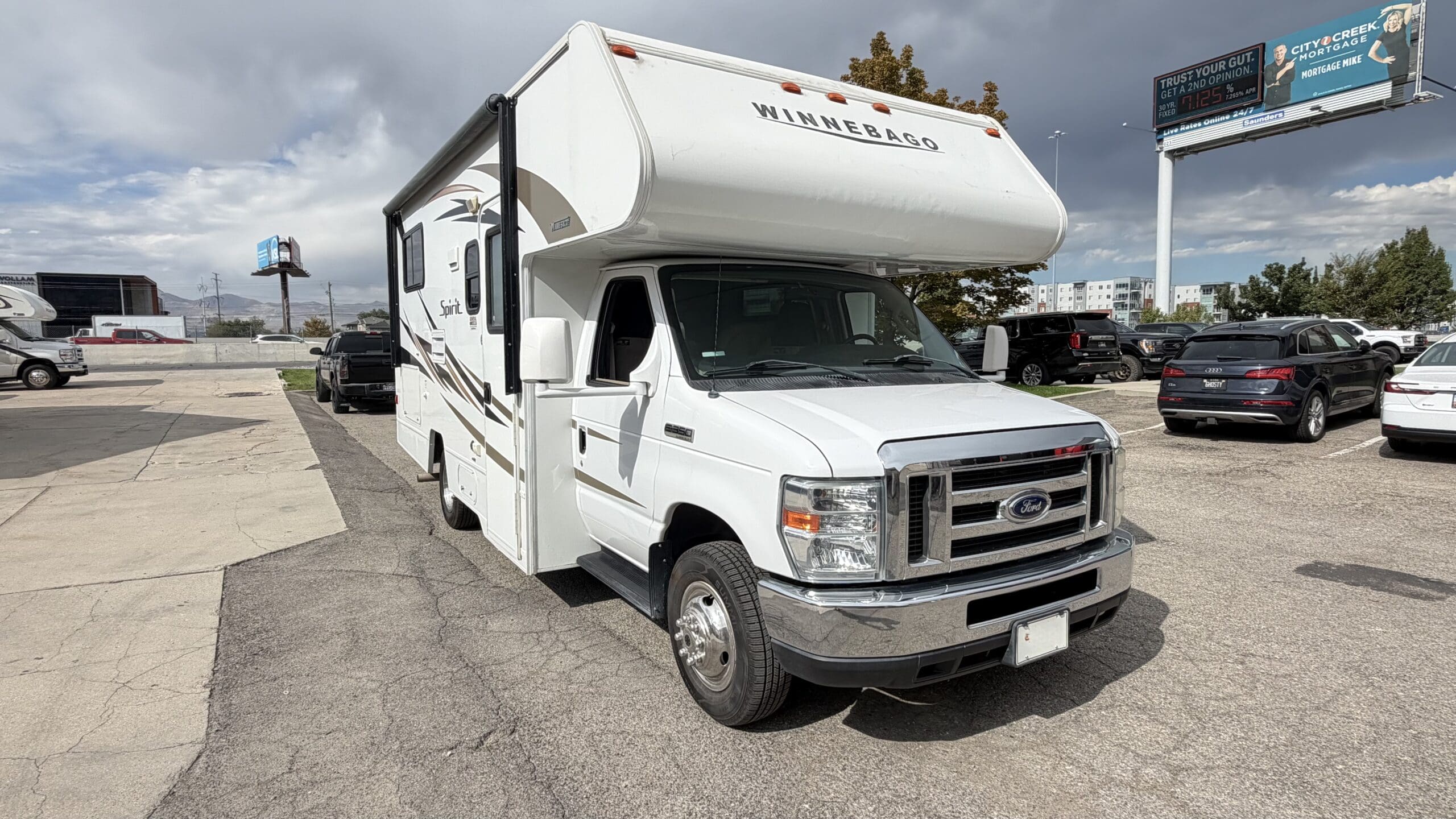 2017 Winnebago Spirit 22R Class C motorhome - Image 7