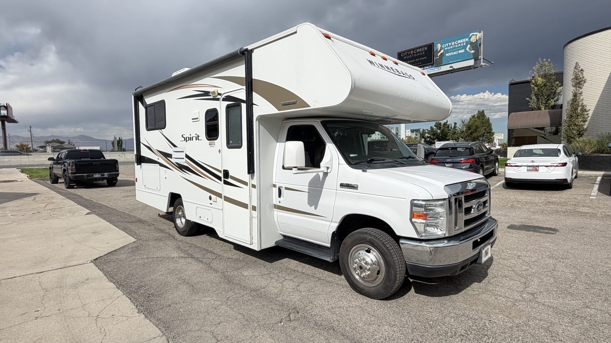 2017 Winnebago Spirit 22R Class C motorhome - Image 8