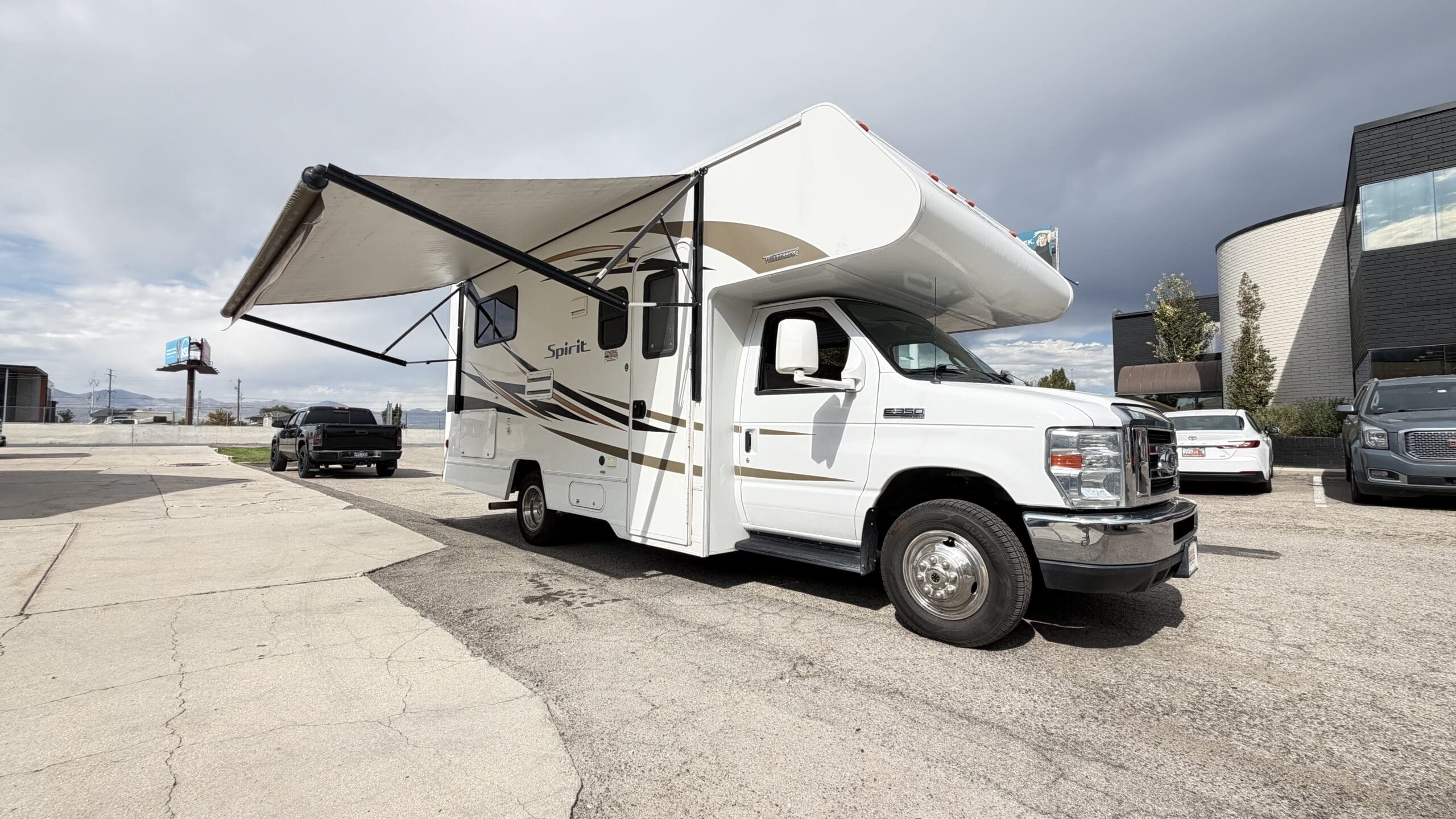 2017 Winnebago Spirit 22R Class C motorhome - Image 9
